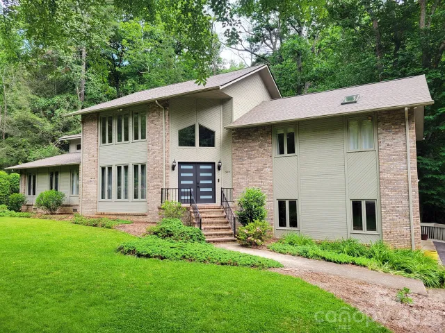 305 E Sondley Drive
