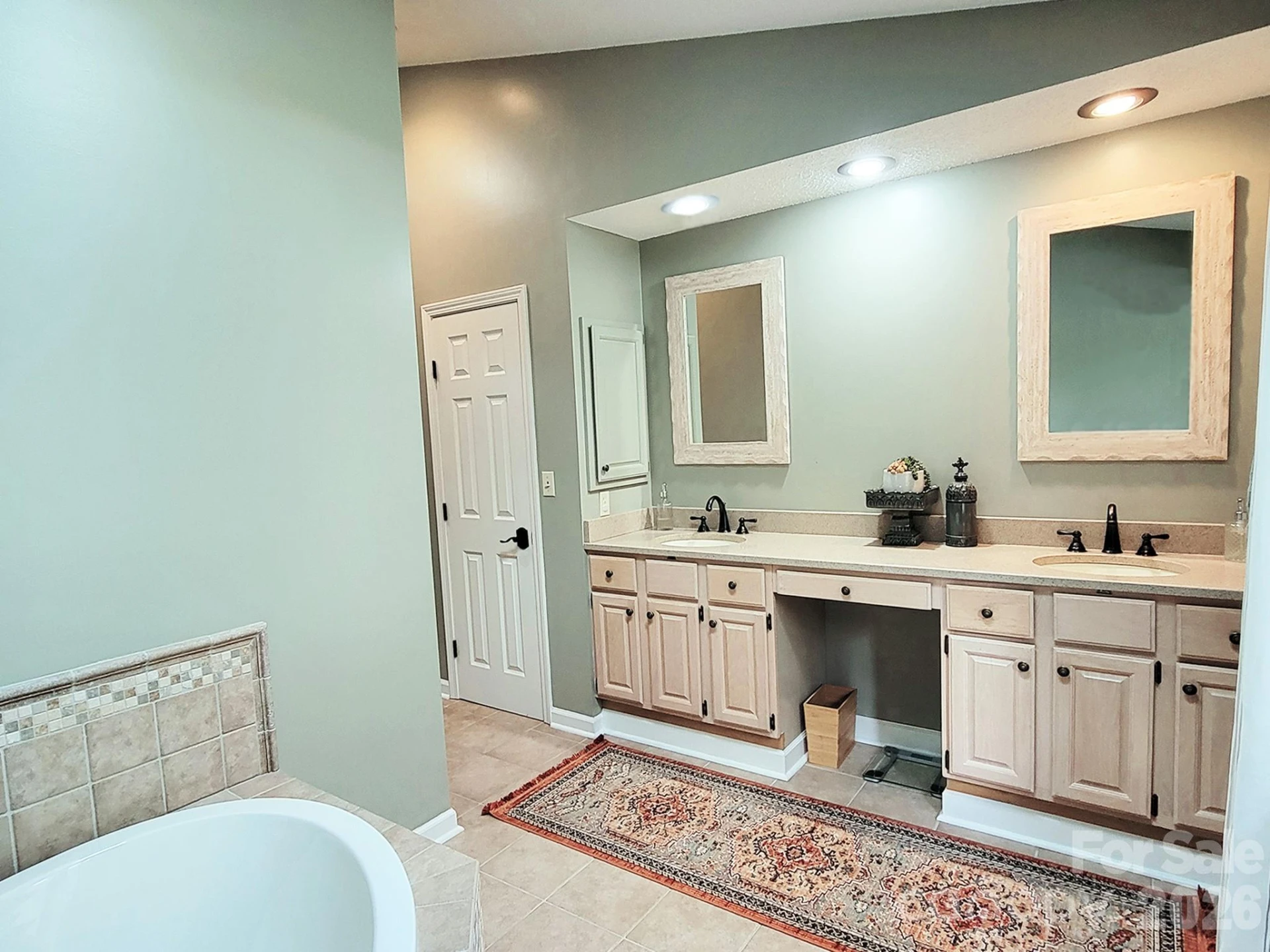 305 E Sondley Drive - Photo 15