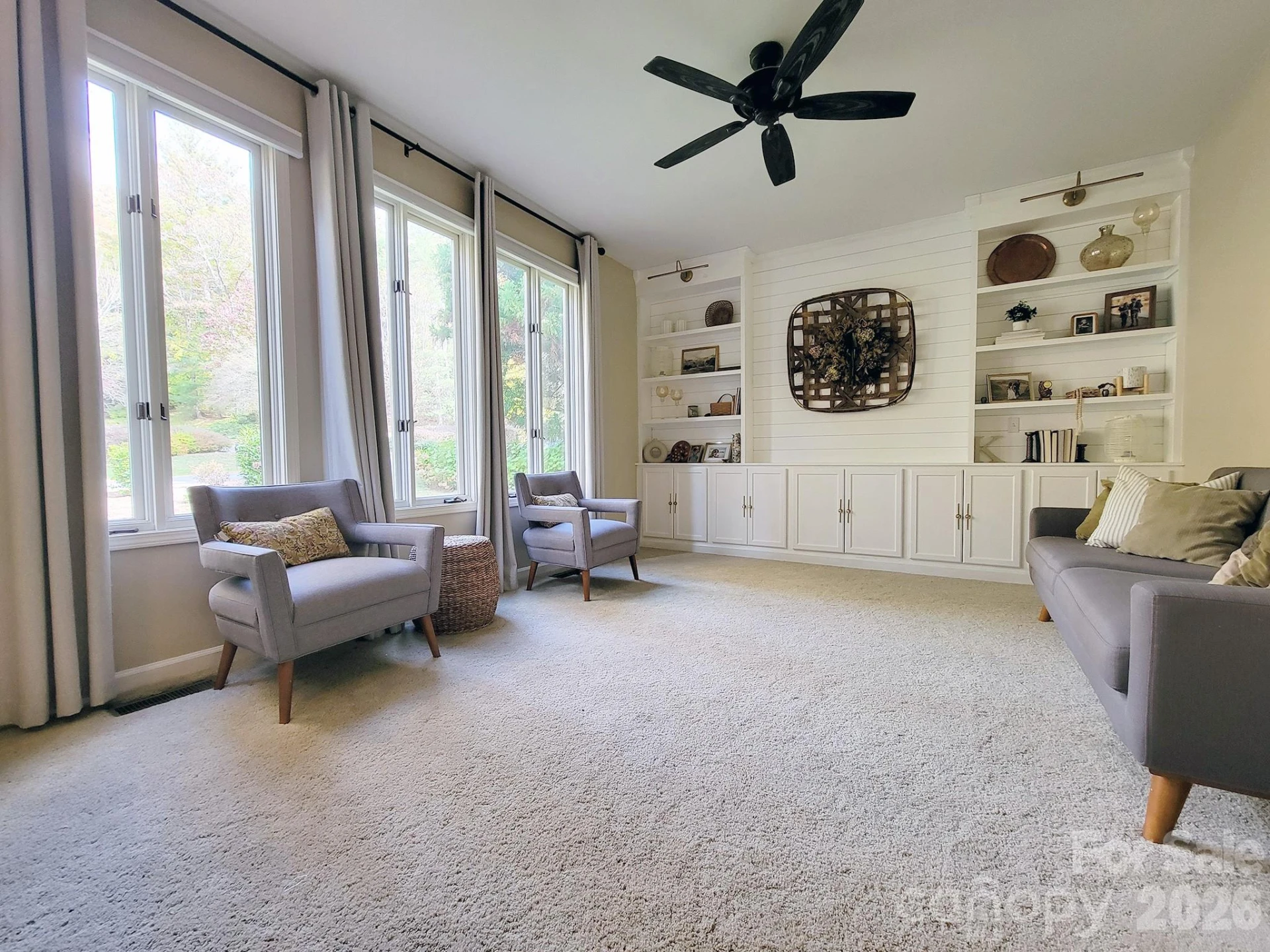 305 E Sondley Drive - Photo 3