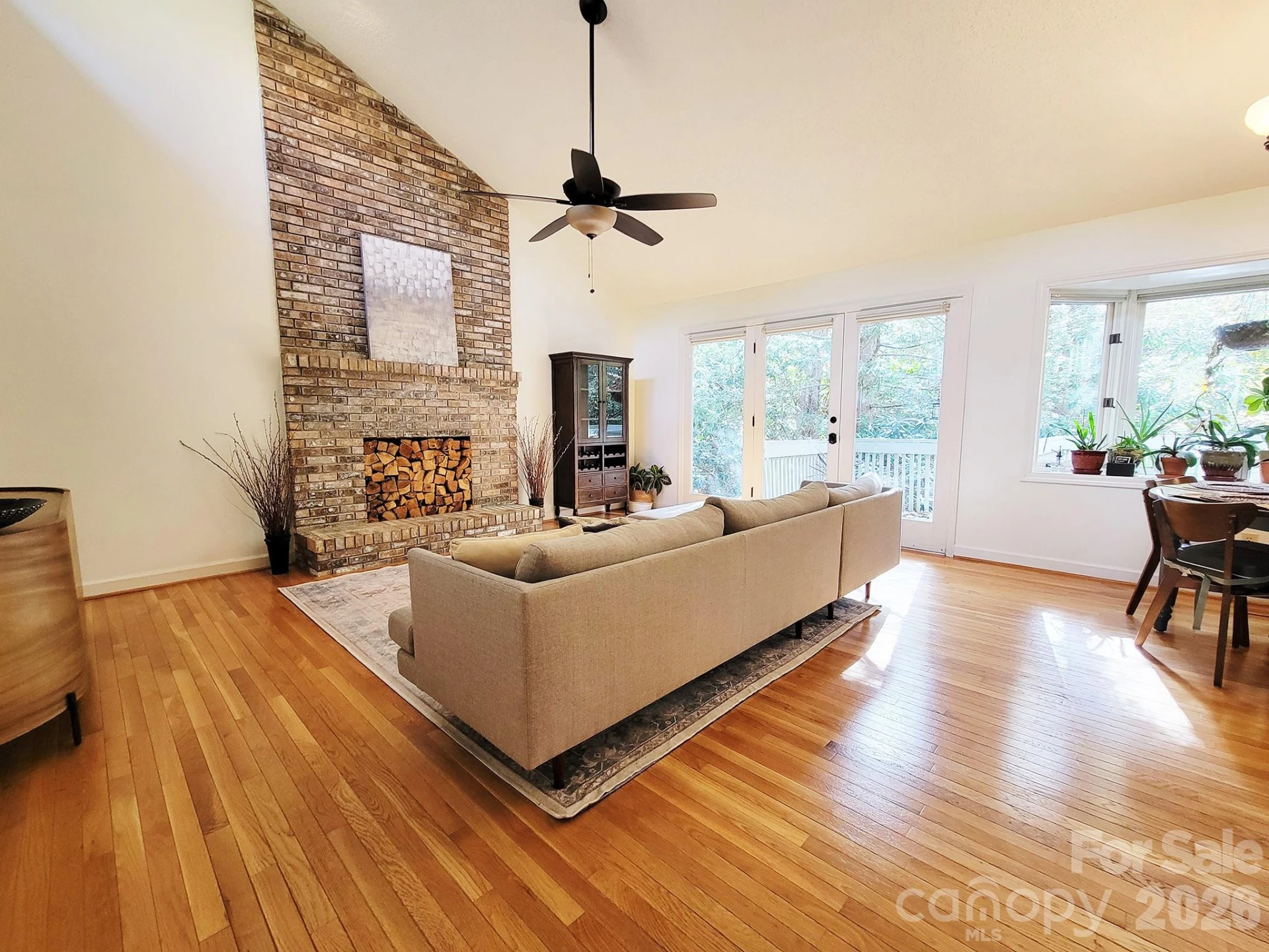 305 E Sondley Drive - Photo 4