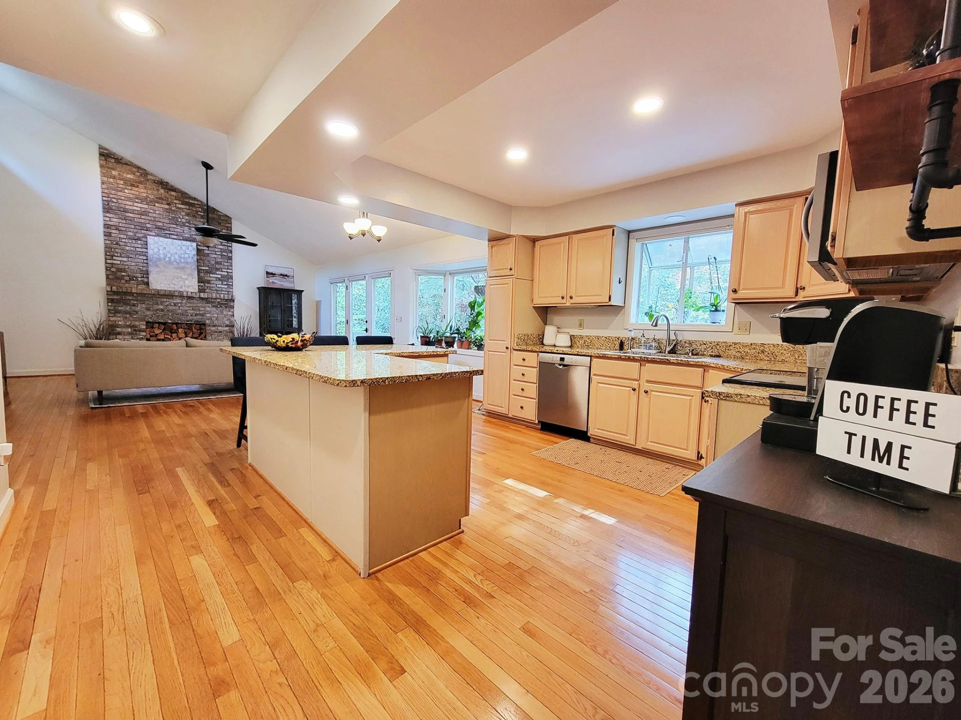 305 E Sondley Drive - Photo 6