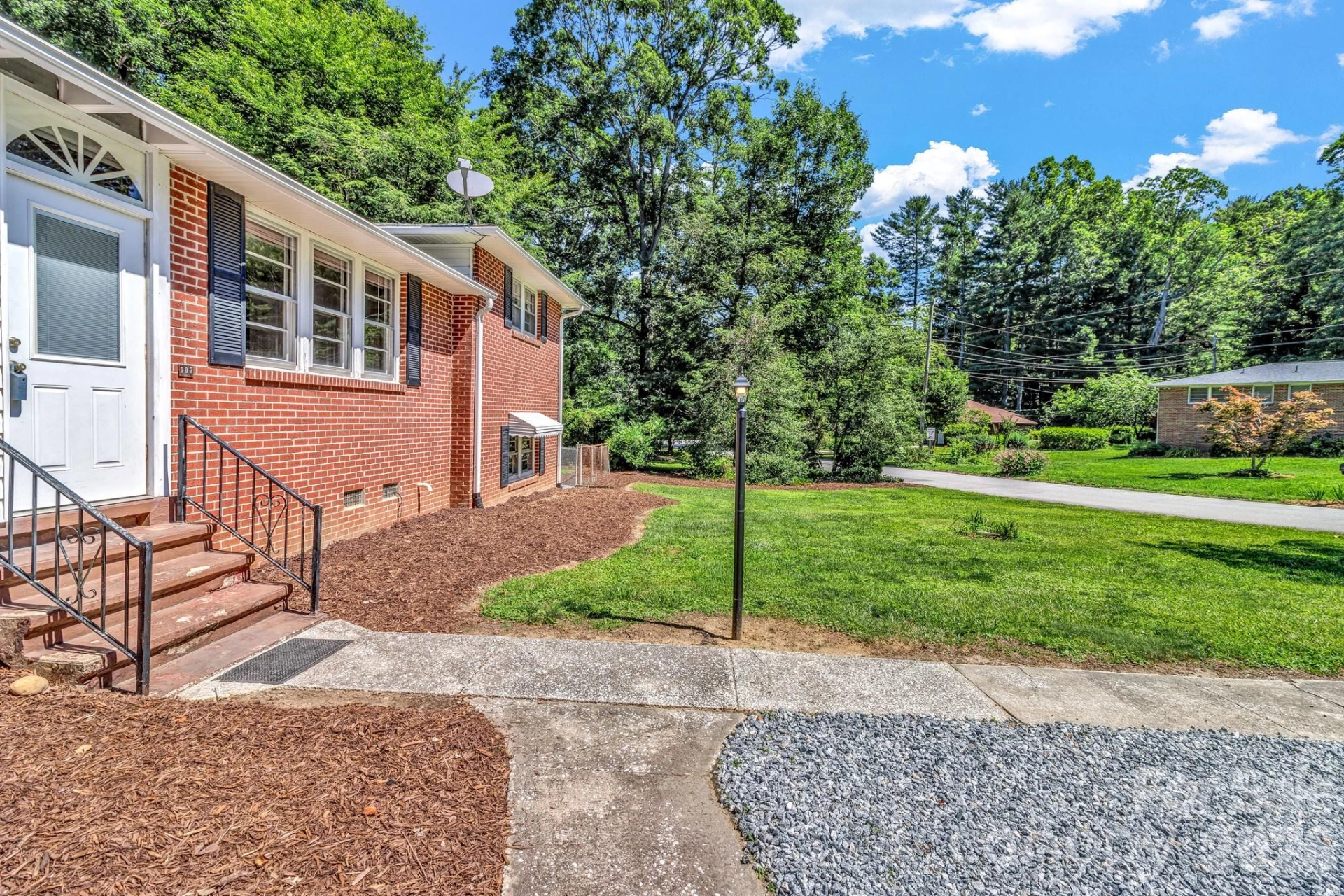 907 W Blue Ridge Road - Photo 5