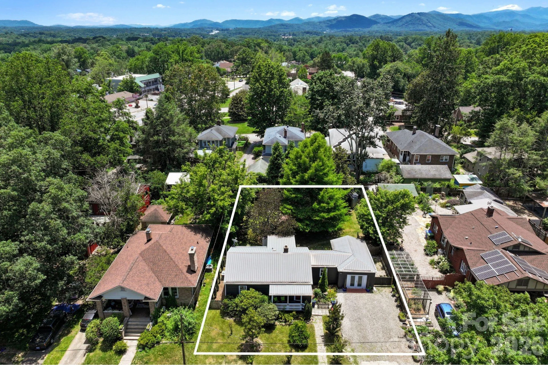 10 Eola Avenue - Photo 2