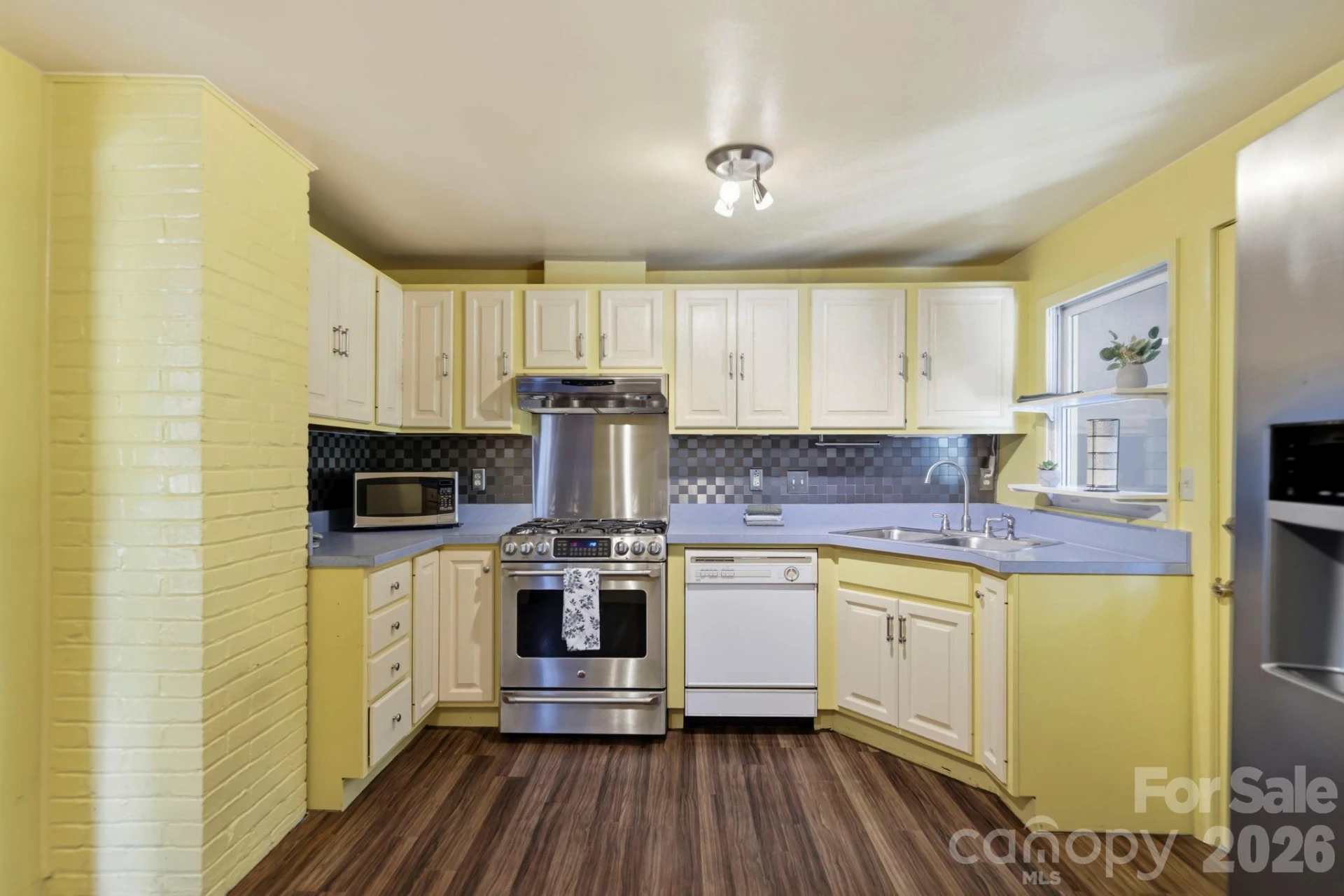 10 Eola Avenue - Photo 15