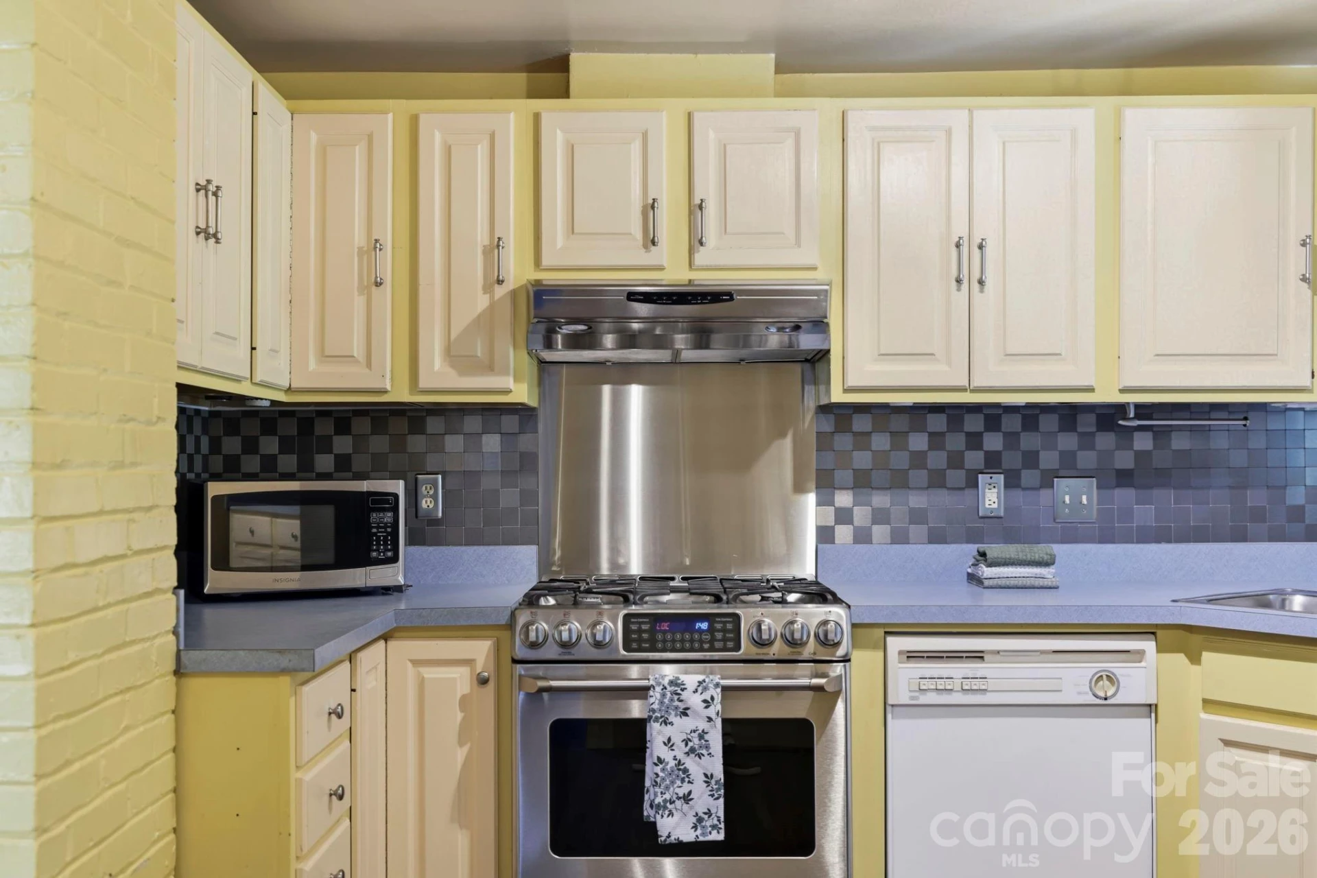 10 Eola Avenue - Photo 16