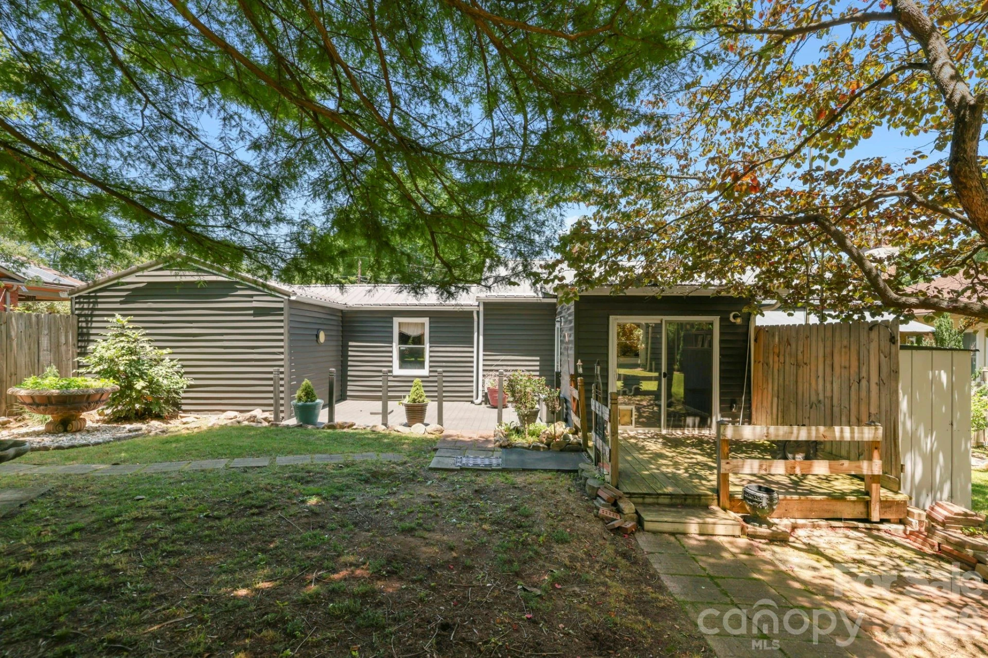 10 Eola Avenue - Photo 22