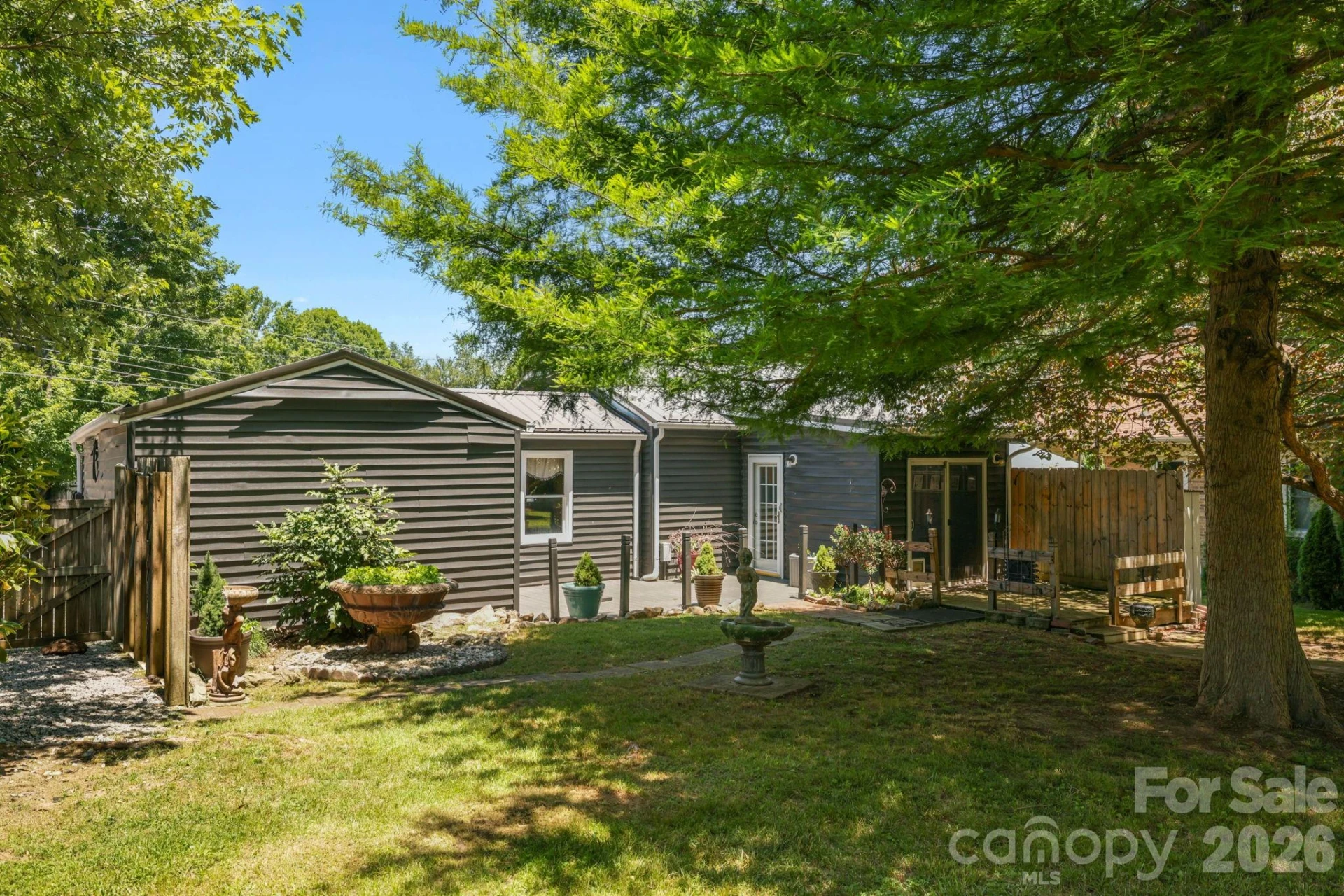 10 Eola Avenue - Photo 4
