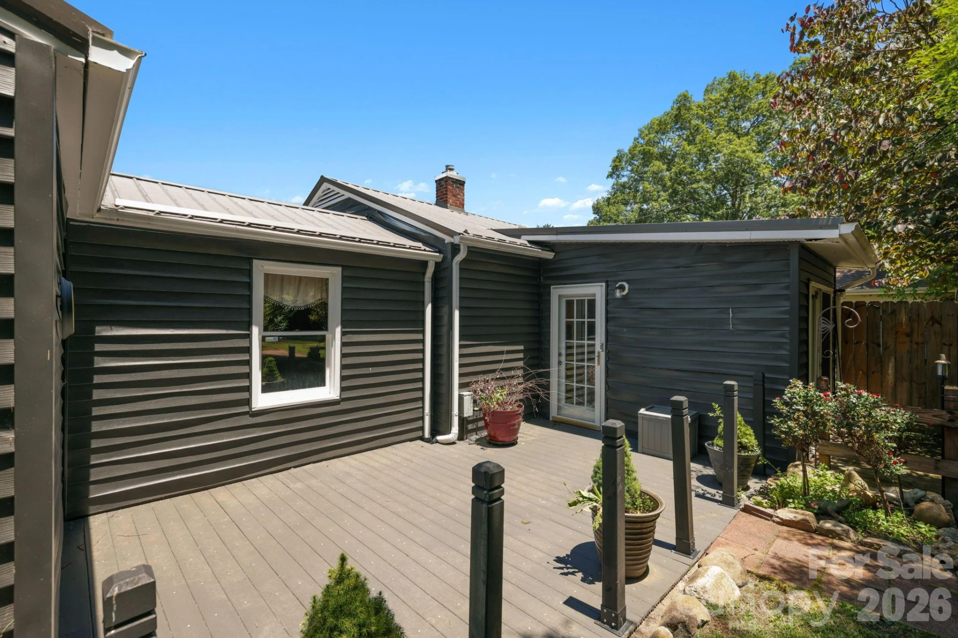 10 Eola Avenue - Photo 5