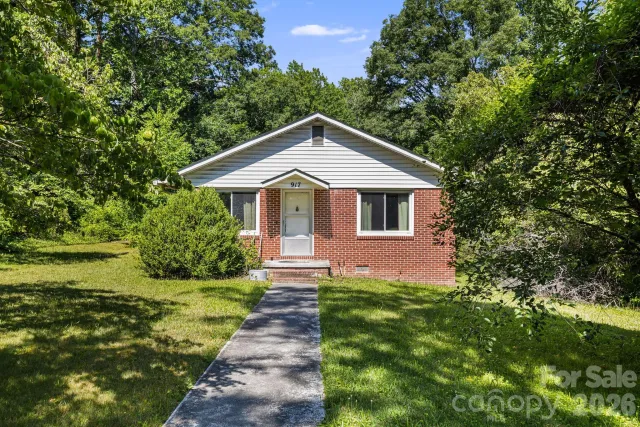 917 Fassifern Court