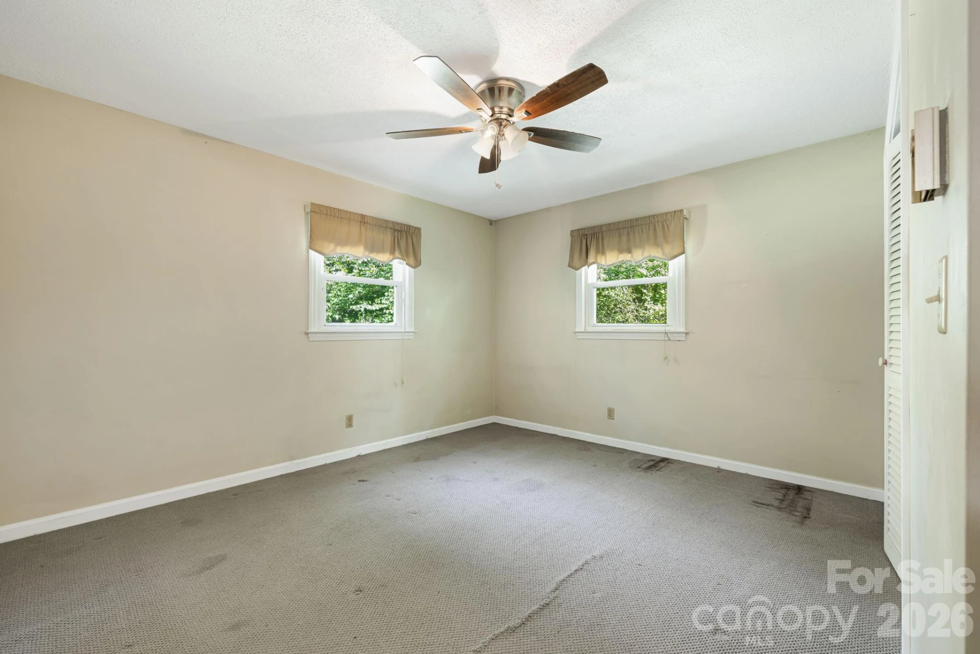 917 Fassifern Court - Photo 14