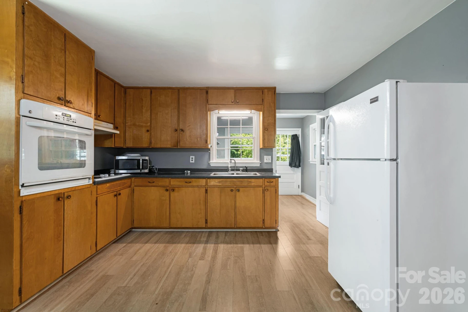 917 Fassifern Court - Photo 8