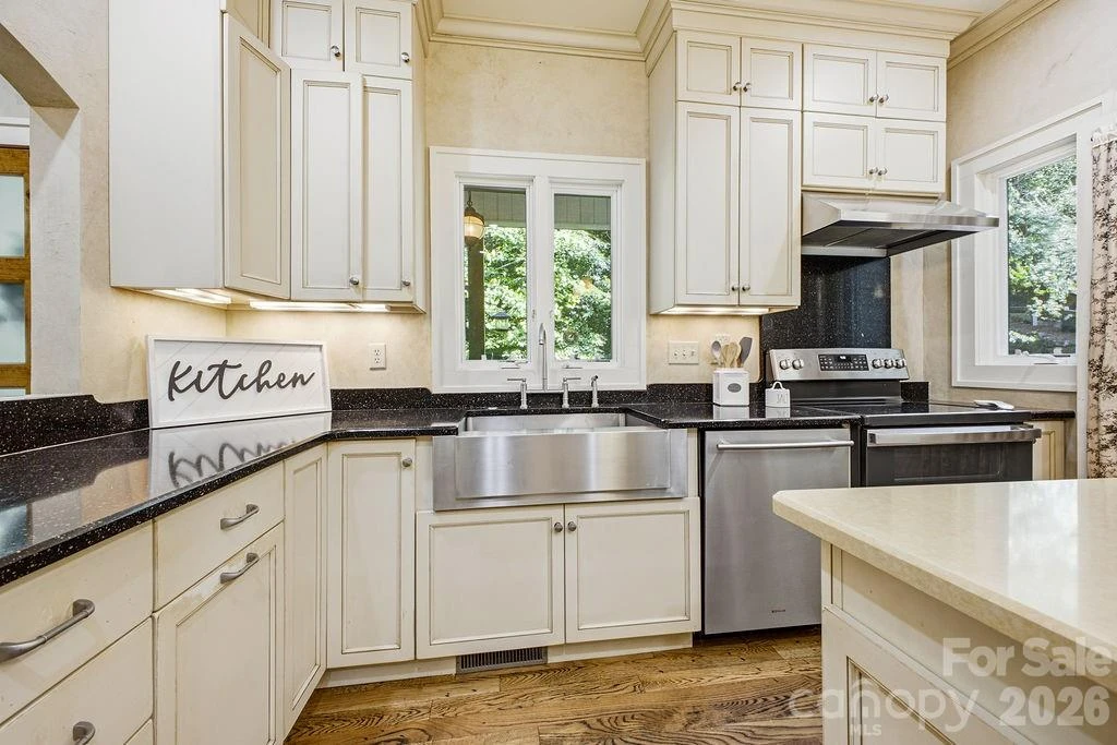 2204 E Cumming Woods Lane - Photo 13