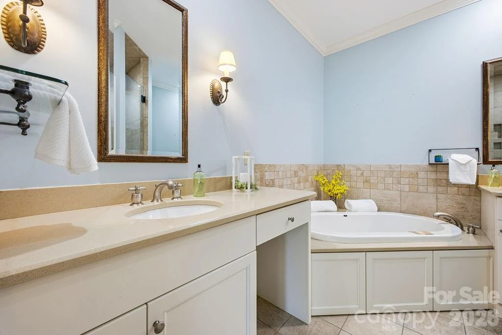 2204 E Cumming Woods Lane - Photo 19
