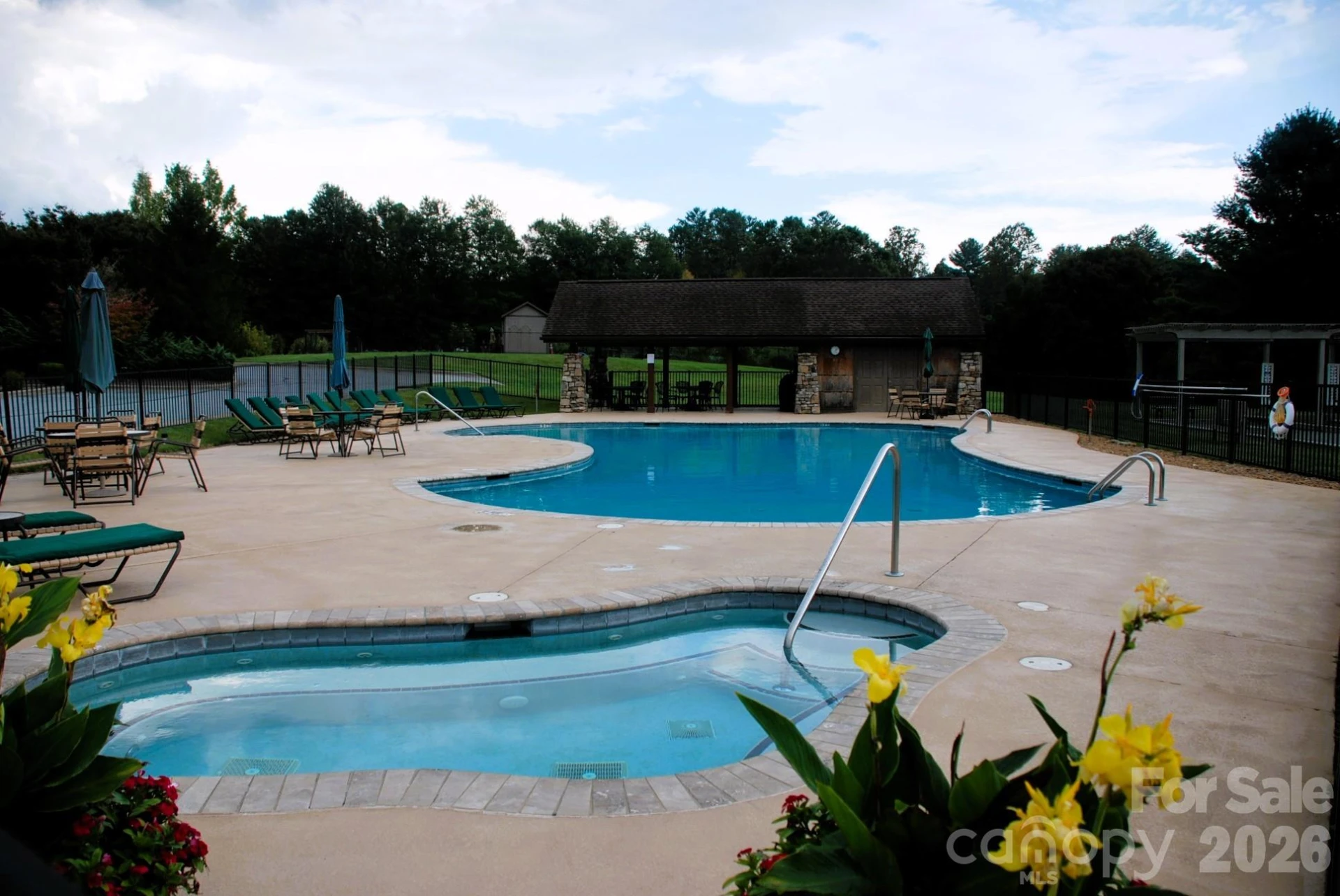 2204 E Cumming Woods Lane - Photo 45