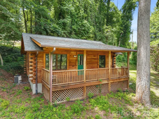 549 Henderson Street, Saluda, NC, 28773