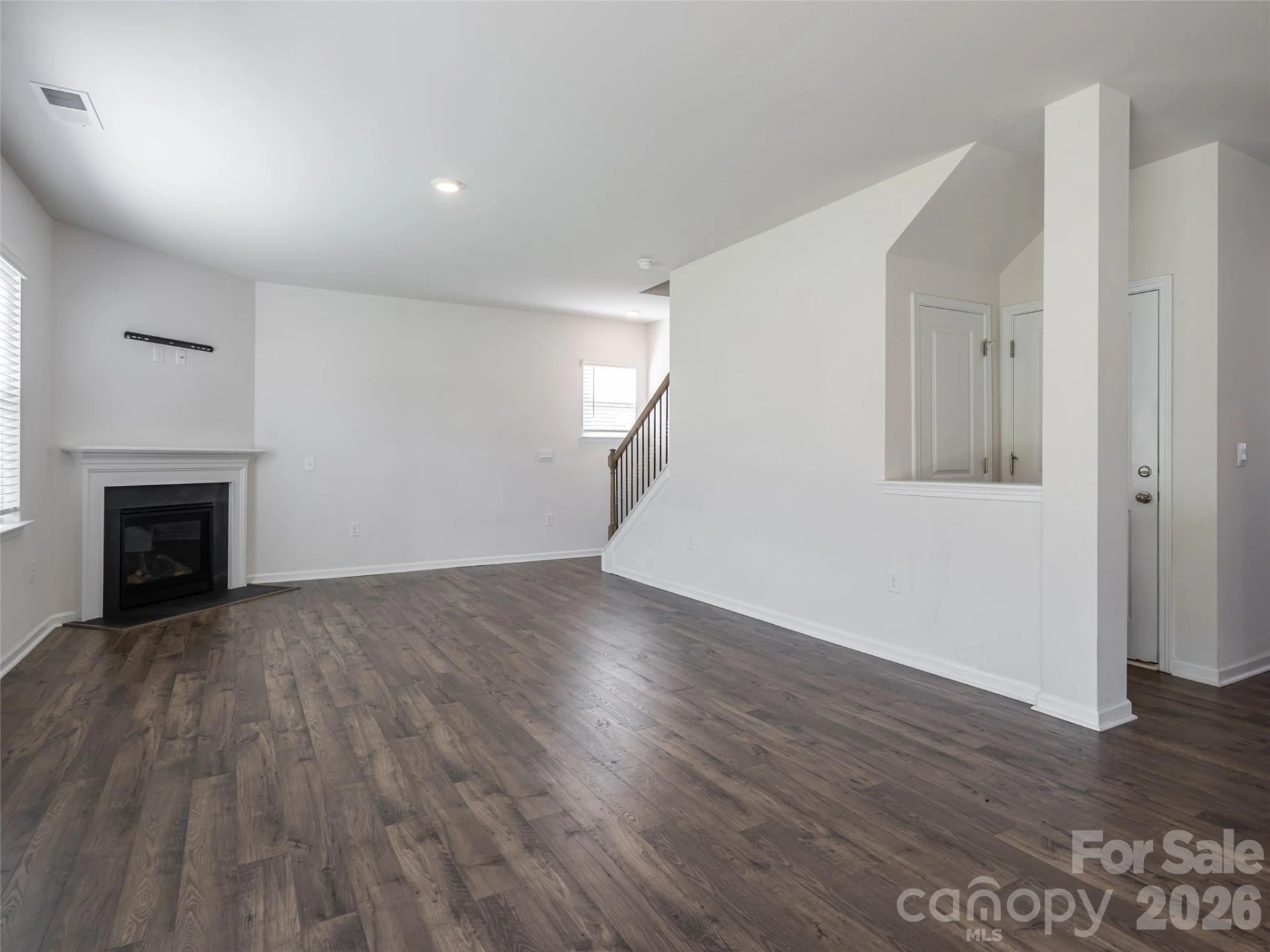 907 Newport Court - Photo 11