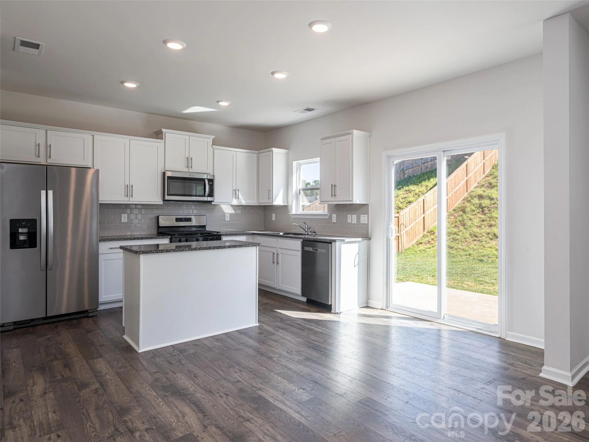 907 Newport Court - Photo 13