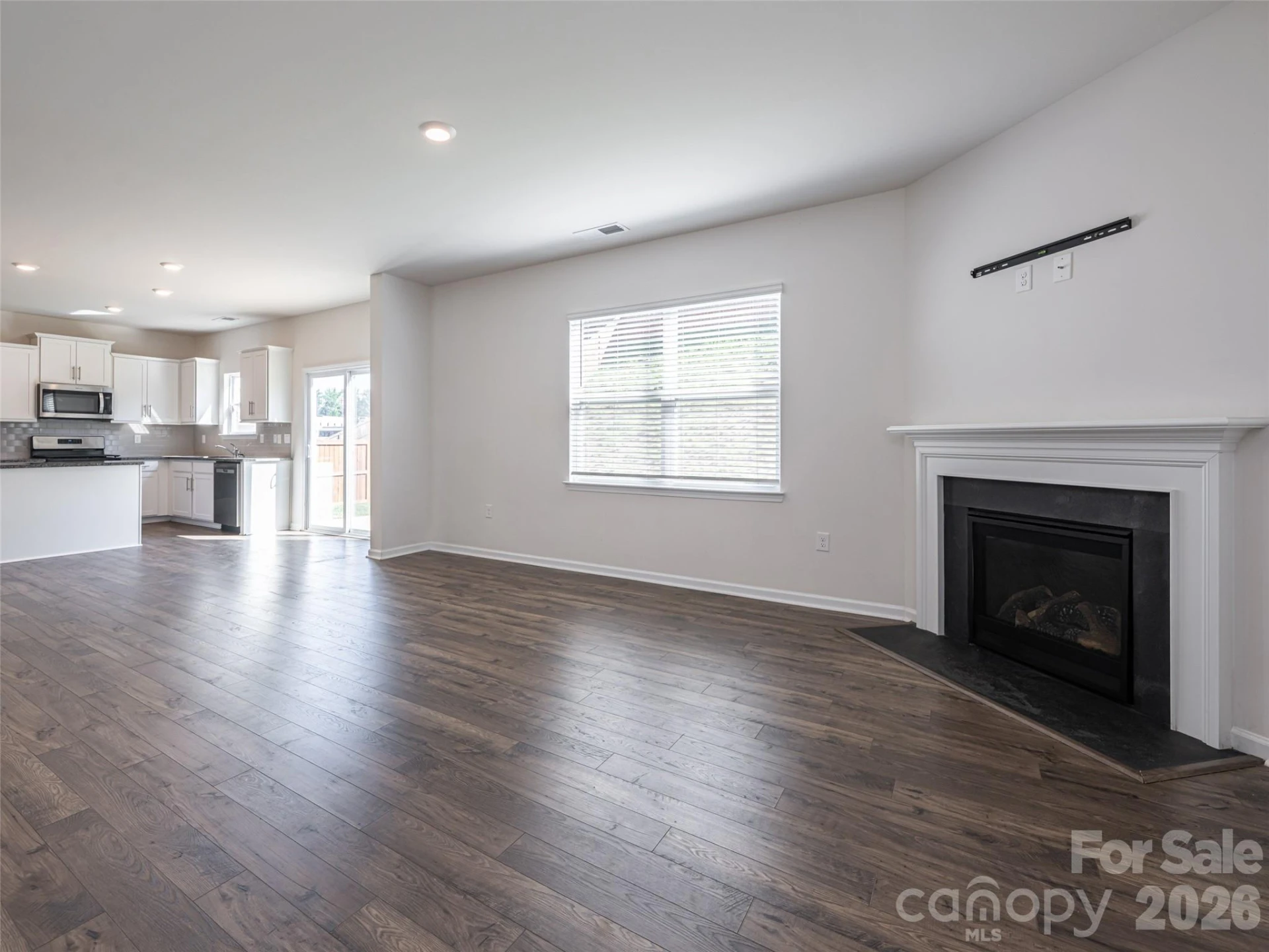 907 Newport Court - Photo 14