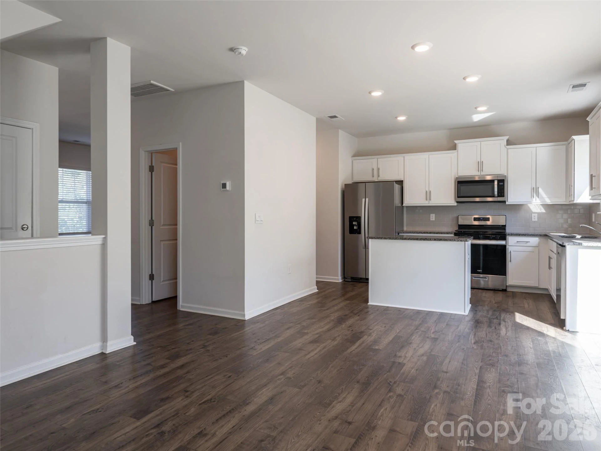 907 Newport Court - Photo 17