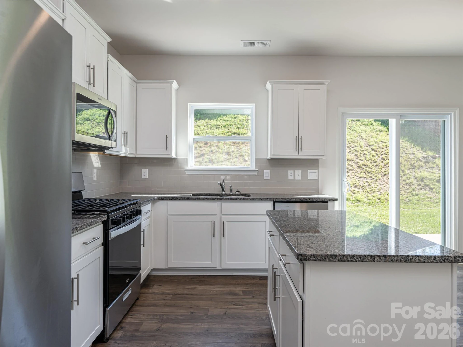 907 Newport Court - Photo 18
