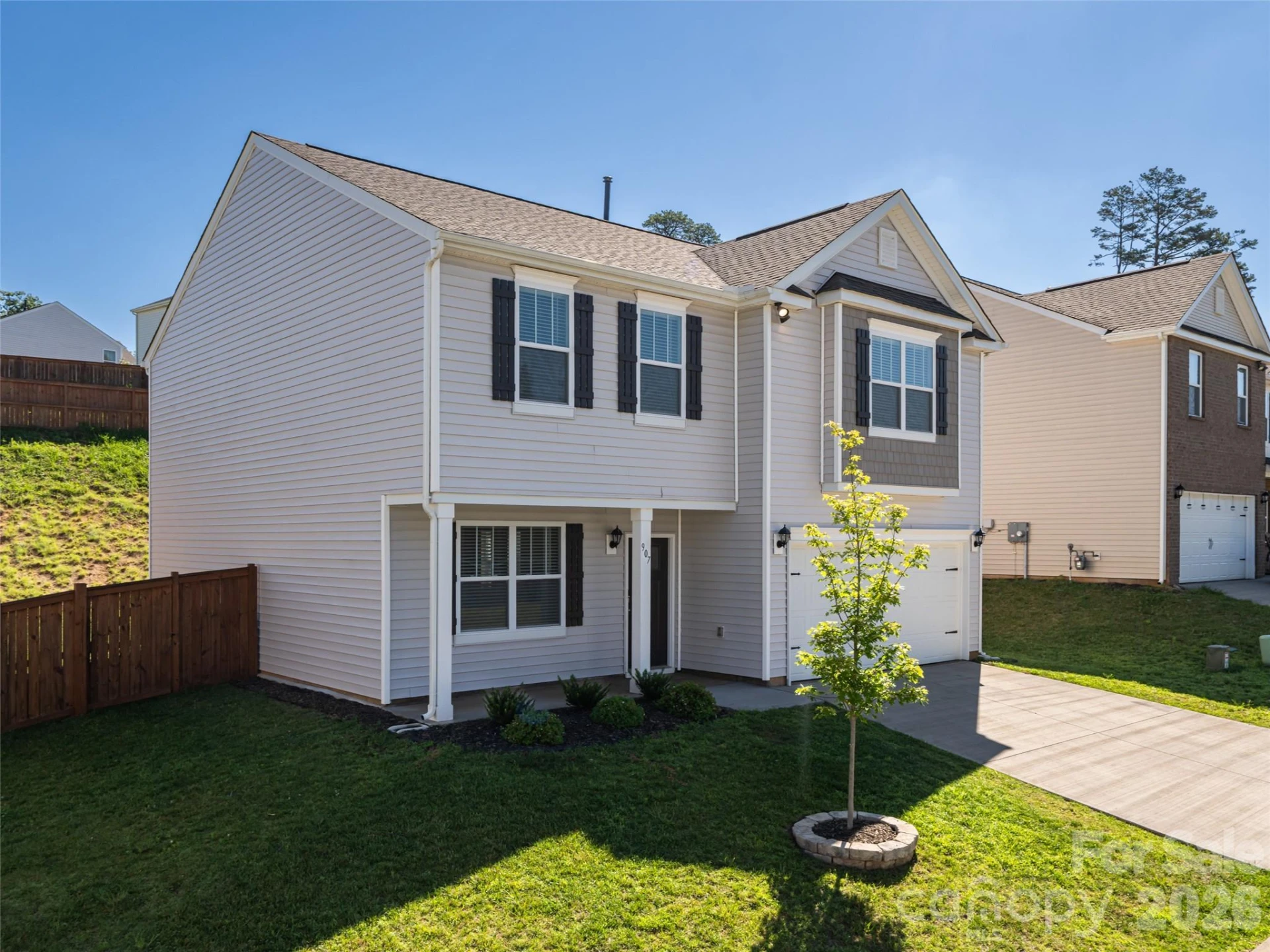 907 Newport Court - Photo 3