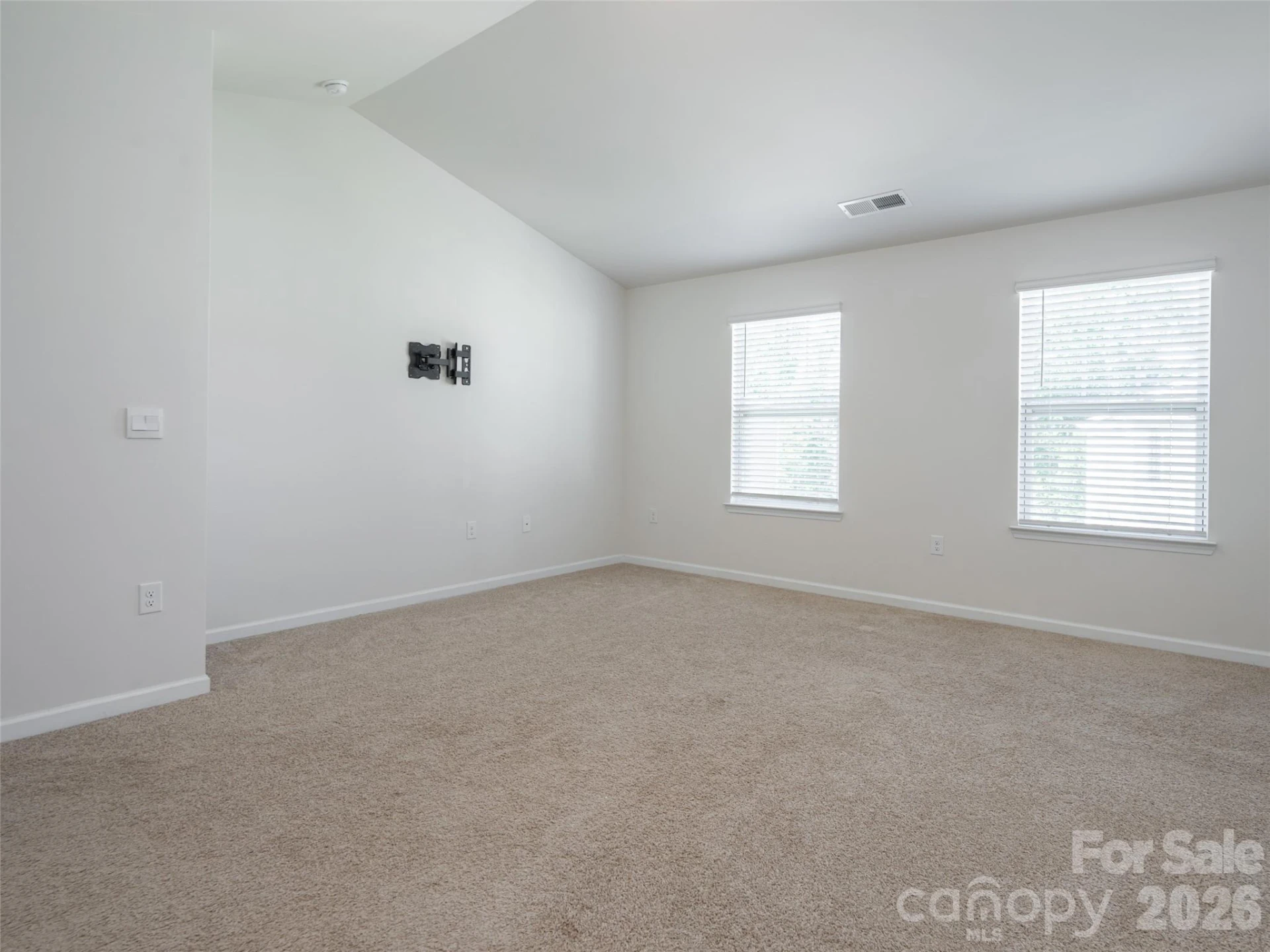 907 Newport Court - Photo 28