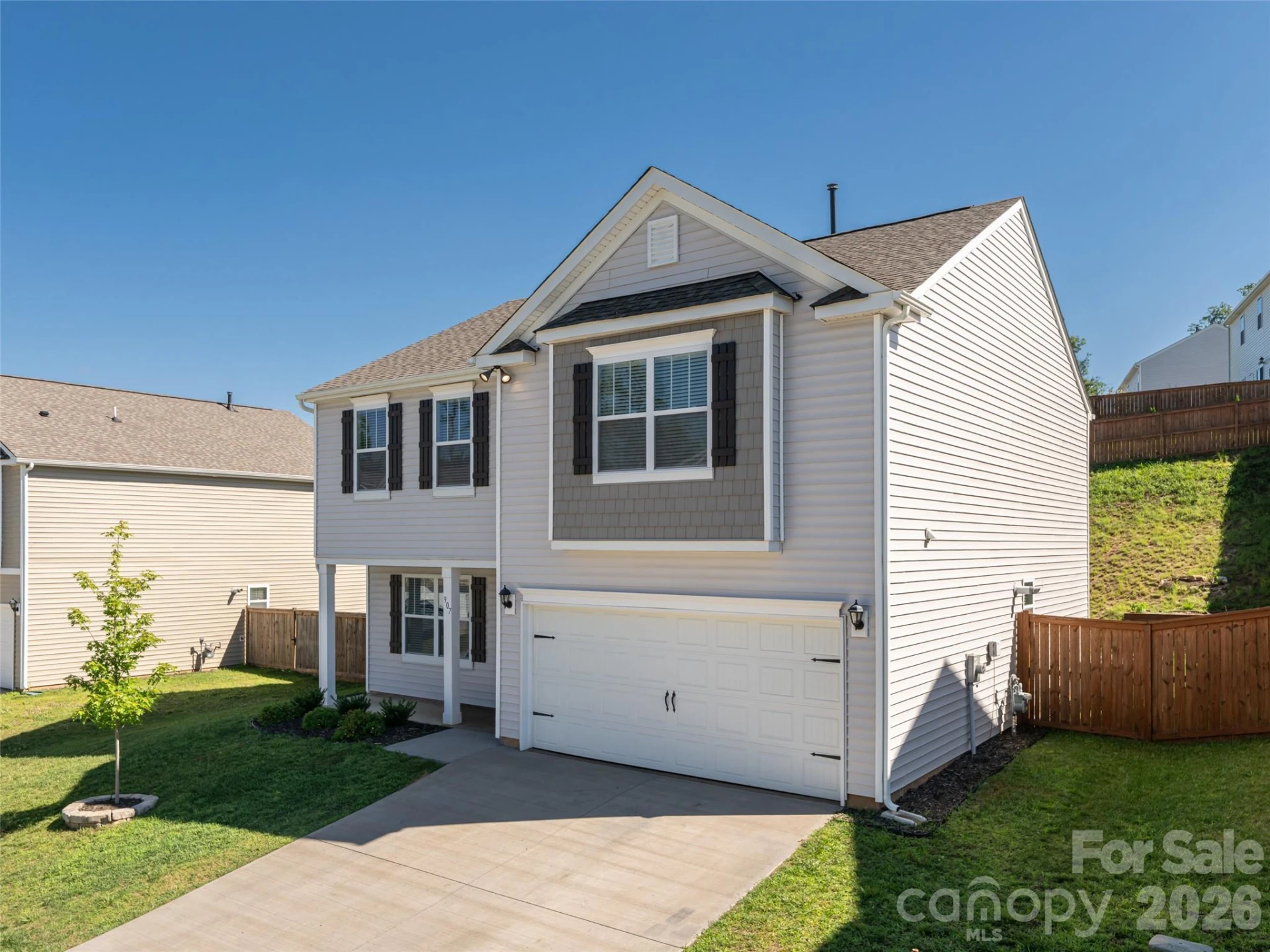 907 Newport Court - Photo 4