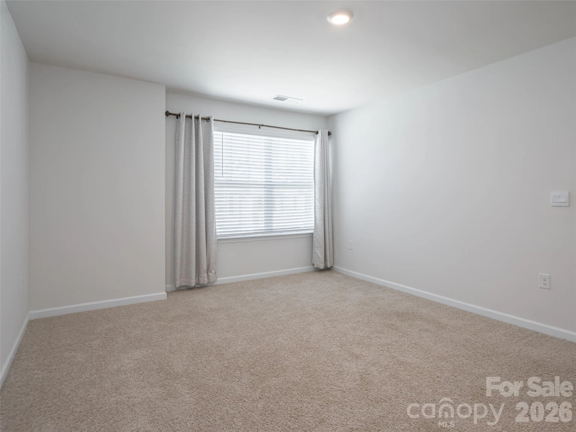 907 Newport Court - Photo 35