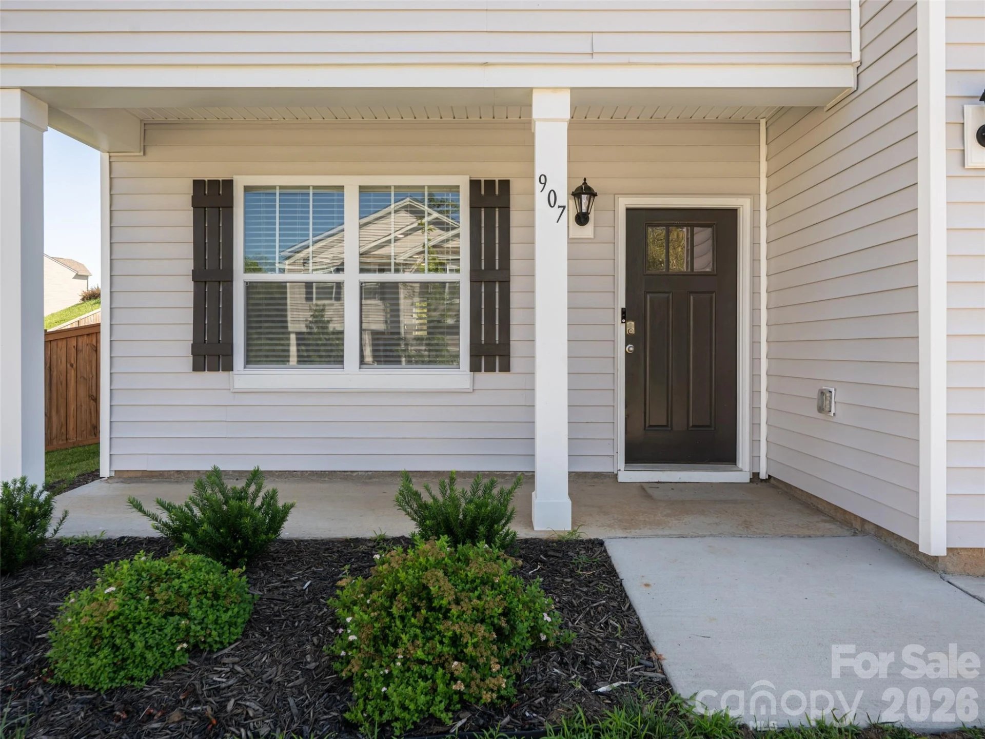 907 Newport Court - Photo 5