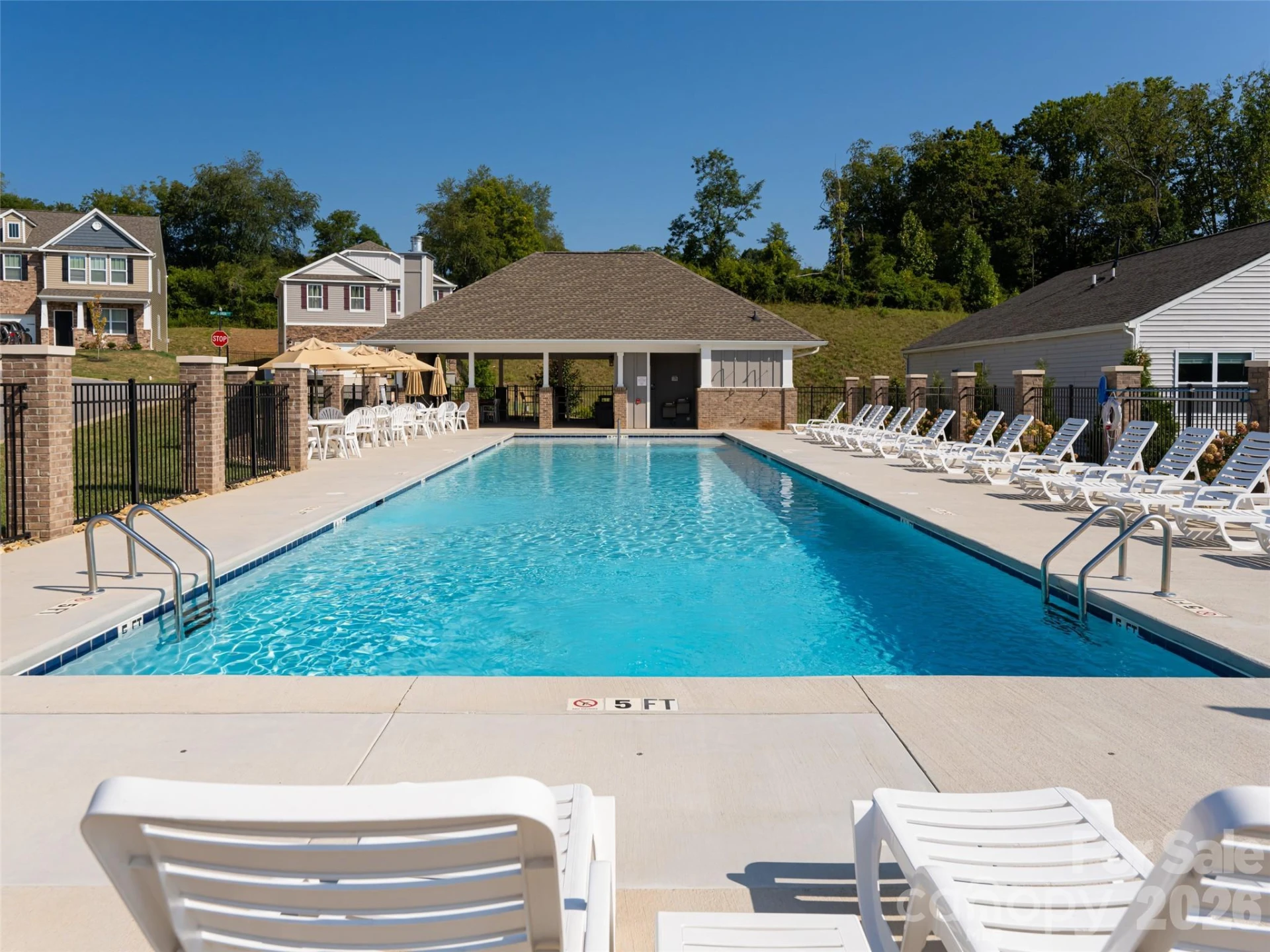 907 Newport Court - Photo 44