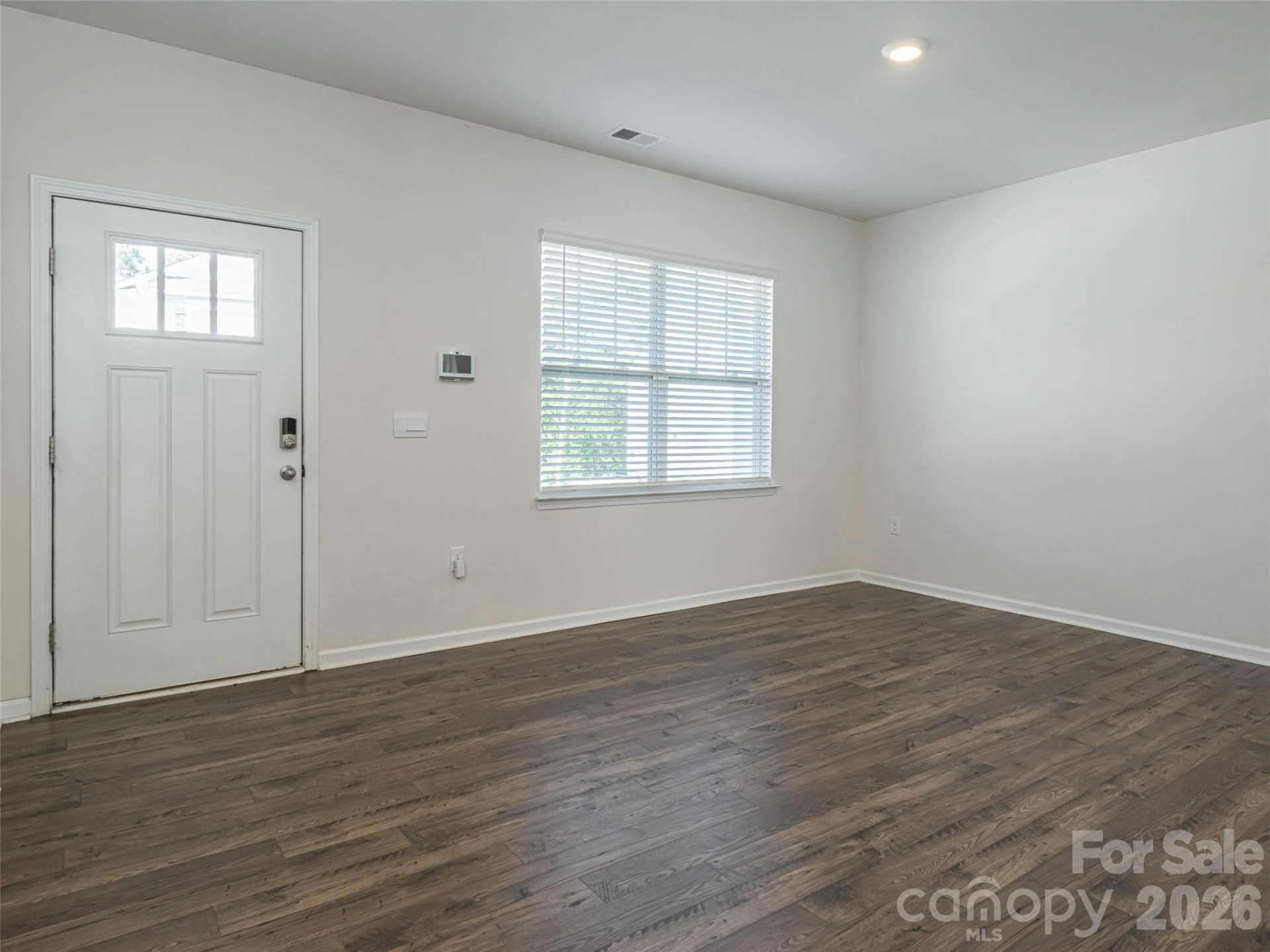 907 Newport Court - Photo 6
