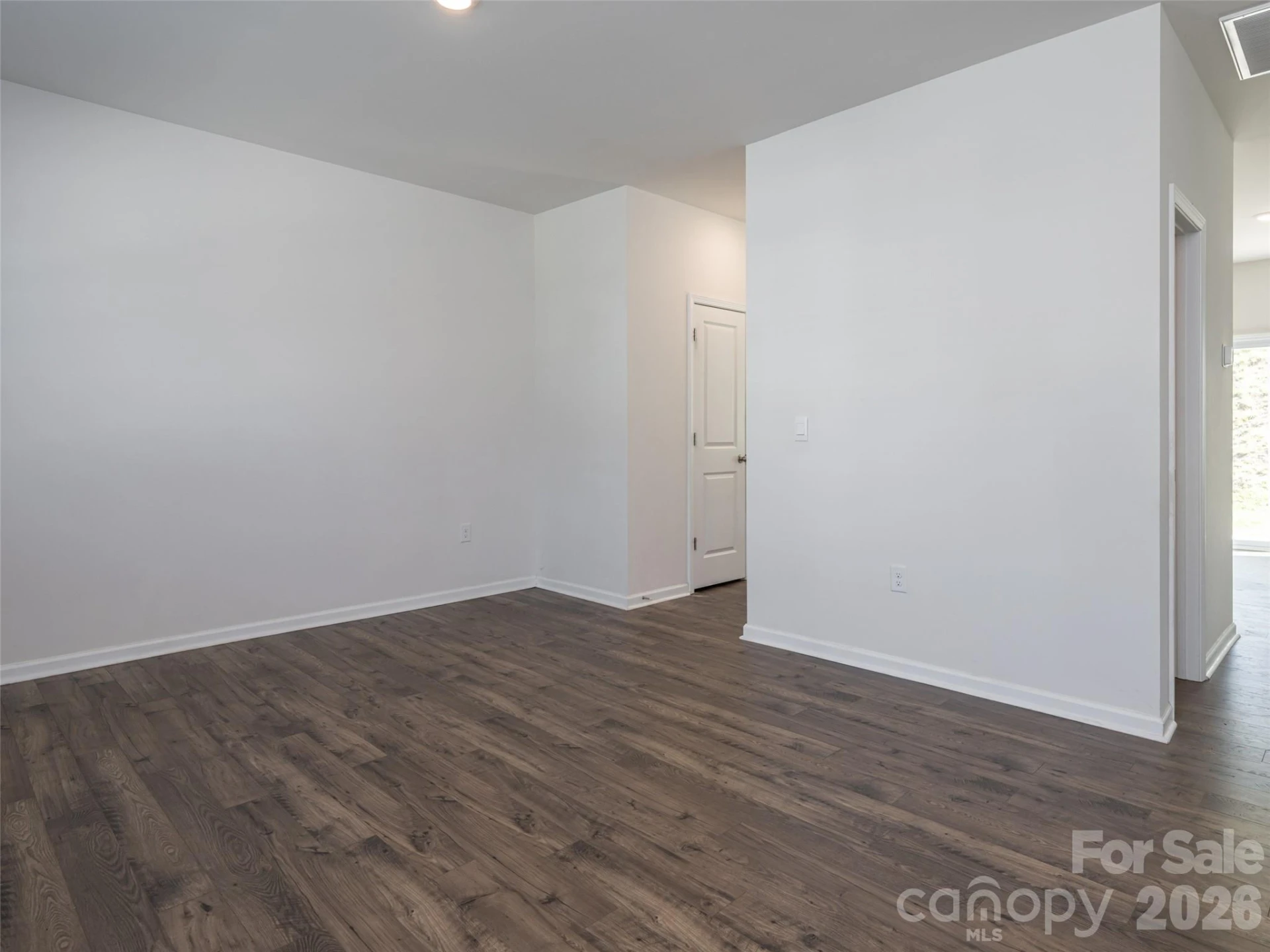 907 Newport Court - Photo 7