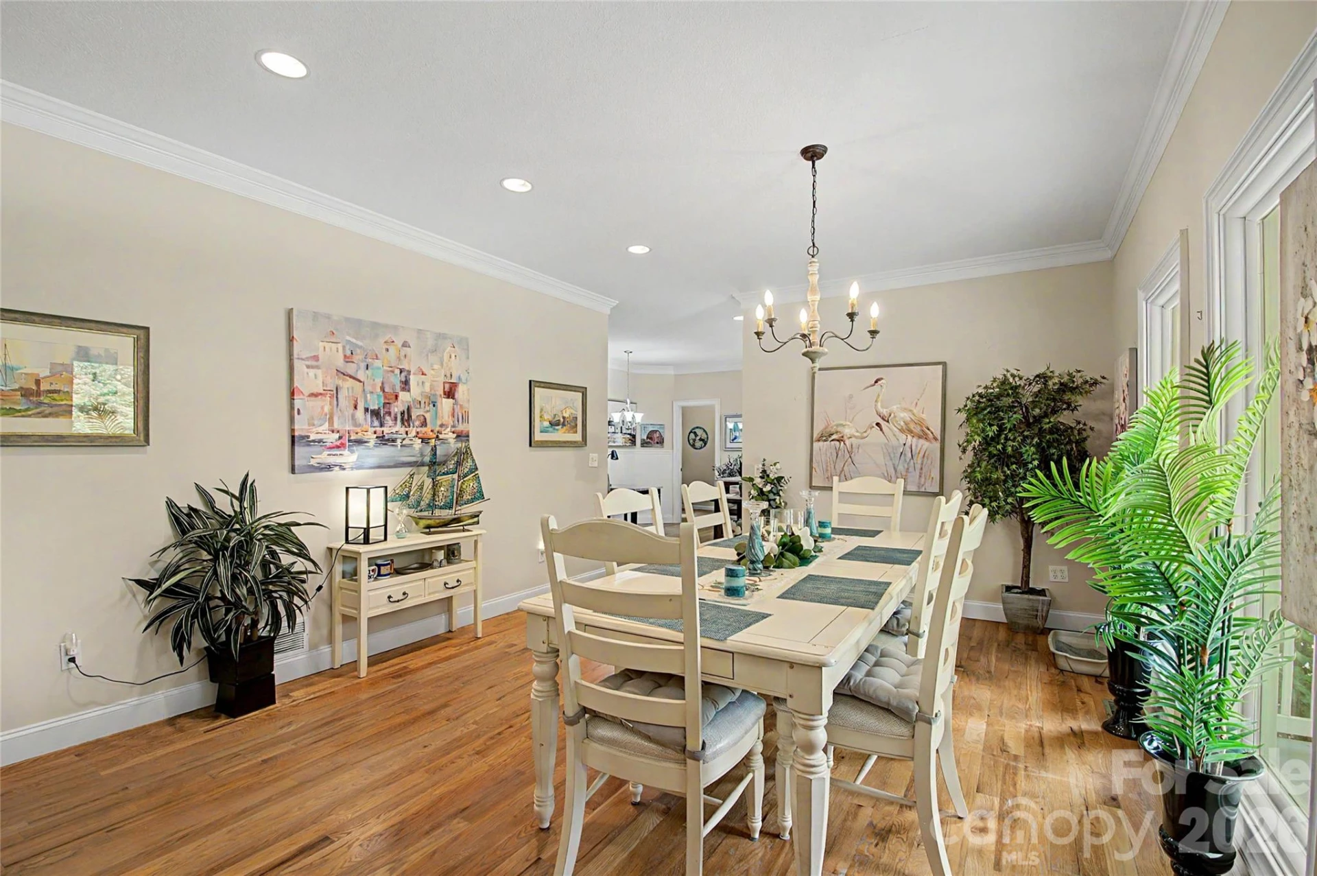 312 Benjamin Way - Photo 4
