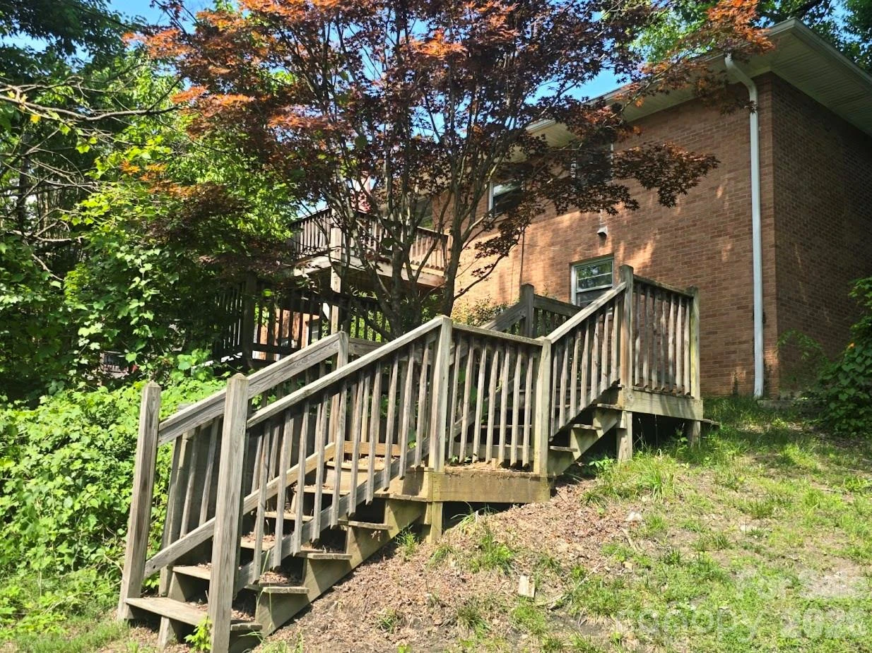 629 Willow Road - Photo 2