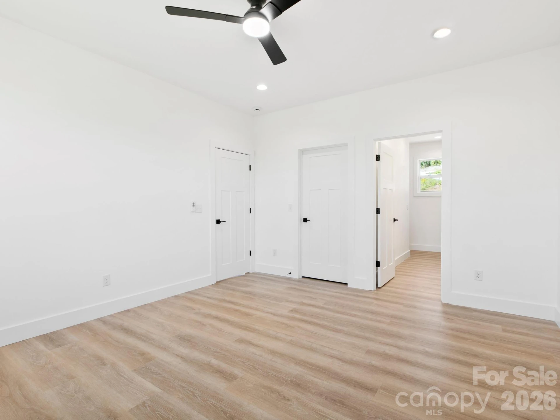 105 S Vineyard Village Drive - Photo 18