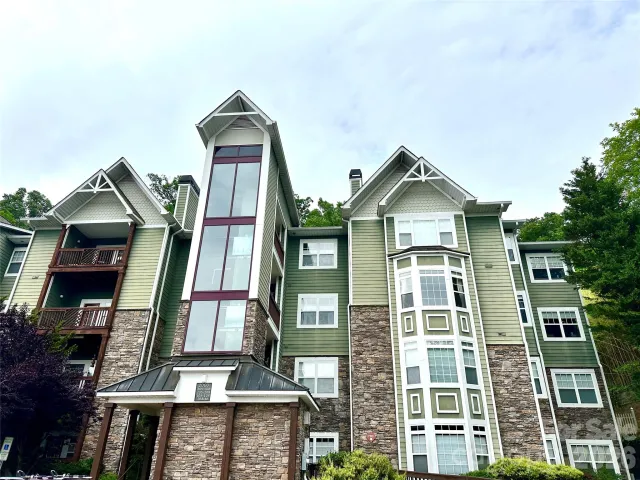 2000 Olde Eastwood Village Boulevard