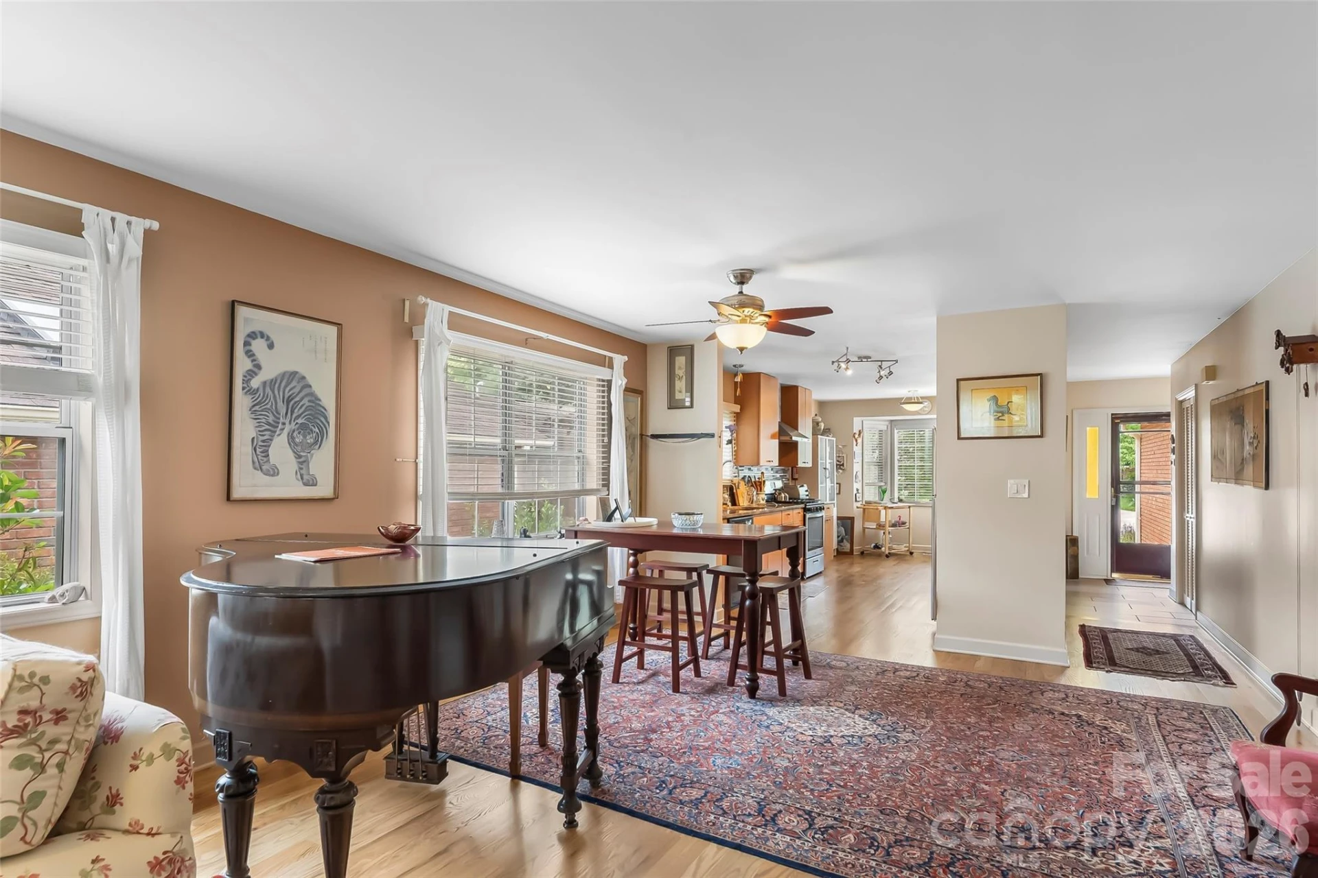 137 Exeter Court - Photo 2