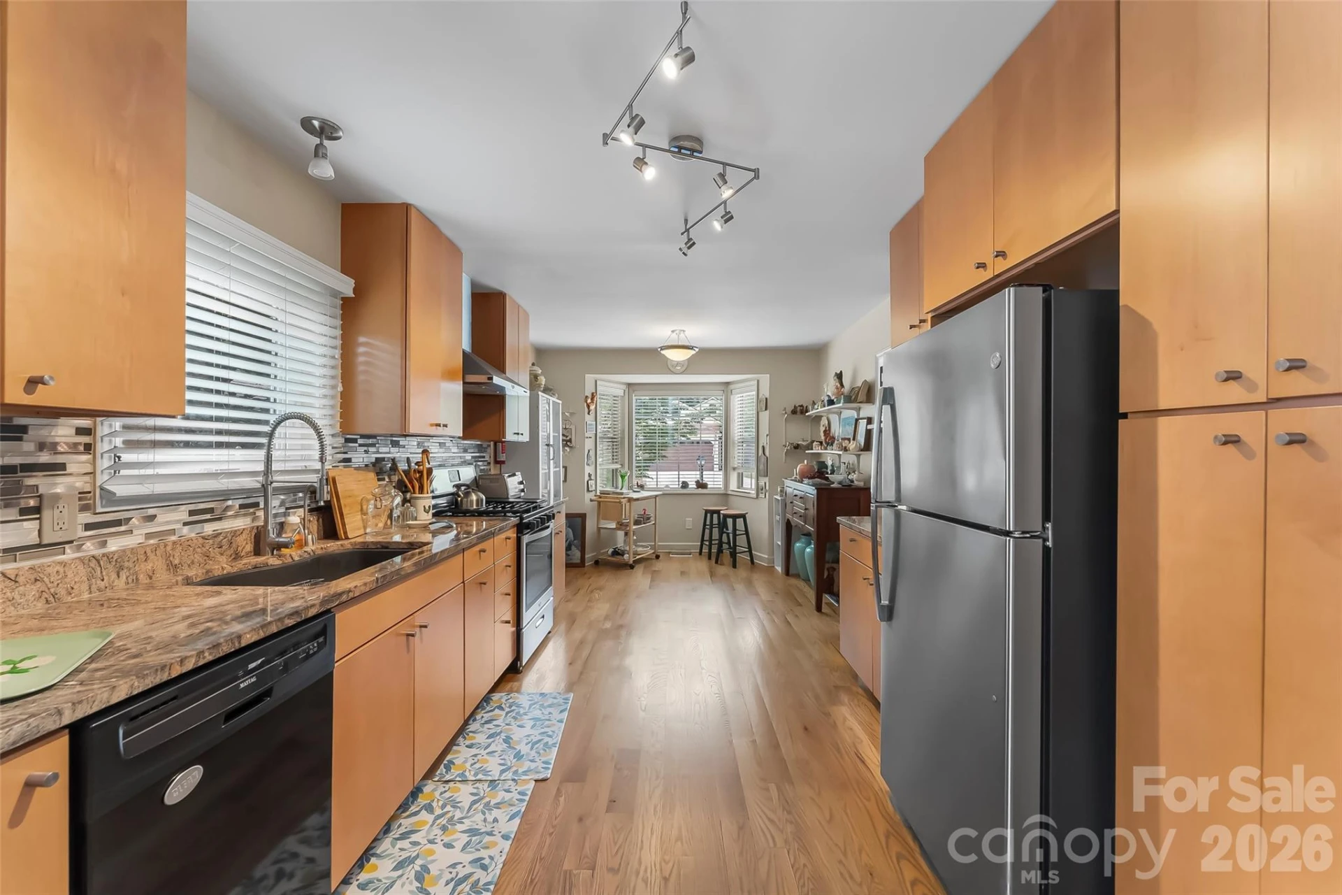 137 Exeter Court - Photo 4