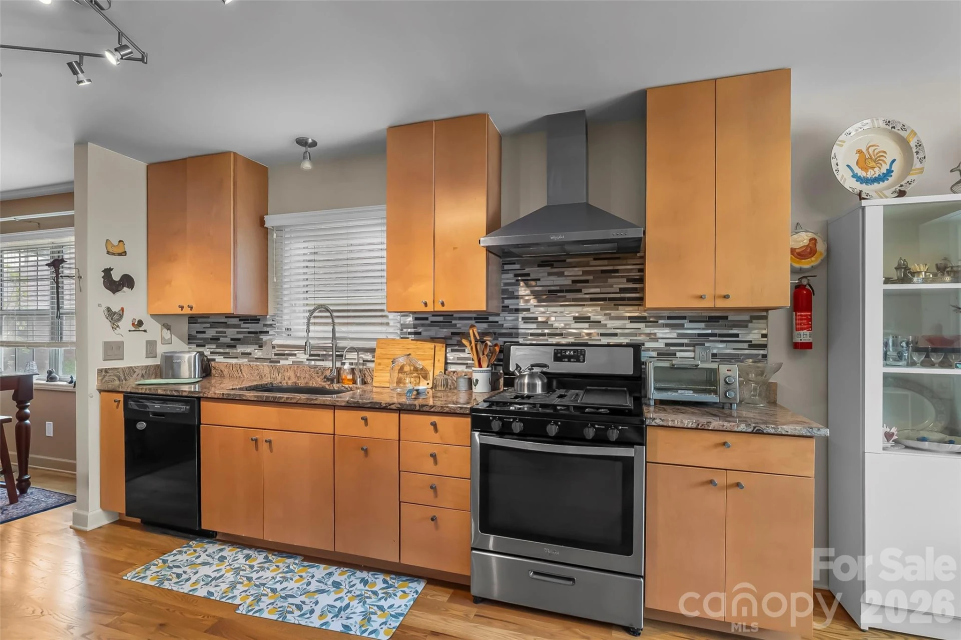 137 Exeter Court - Photo 6