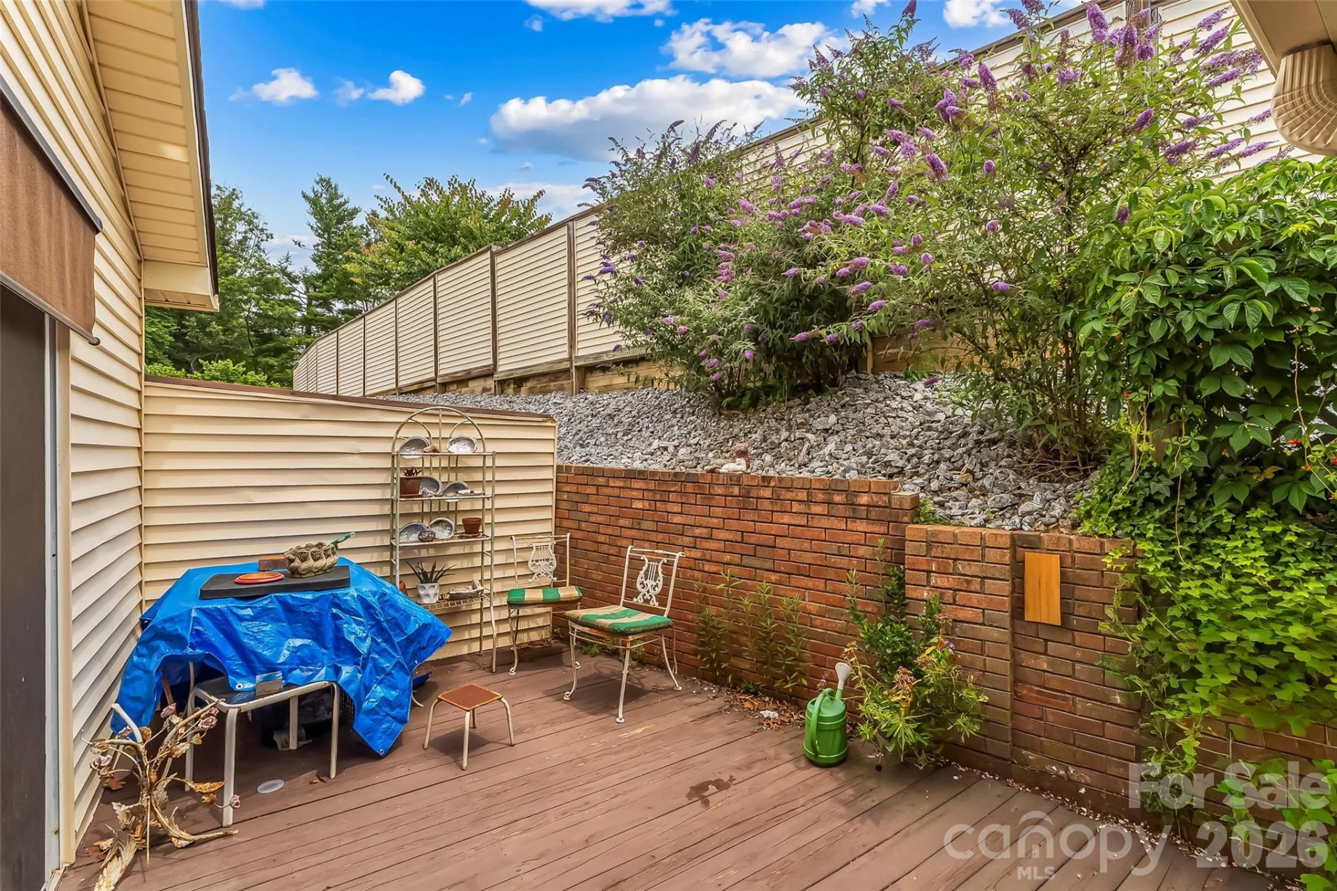 137 Exeter Court - Photo 14