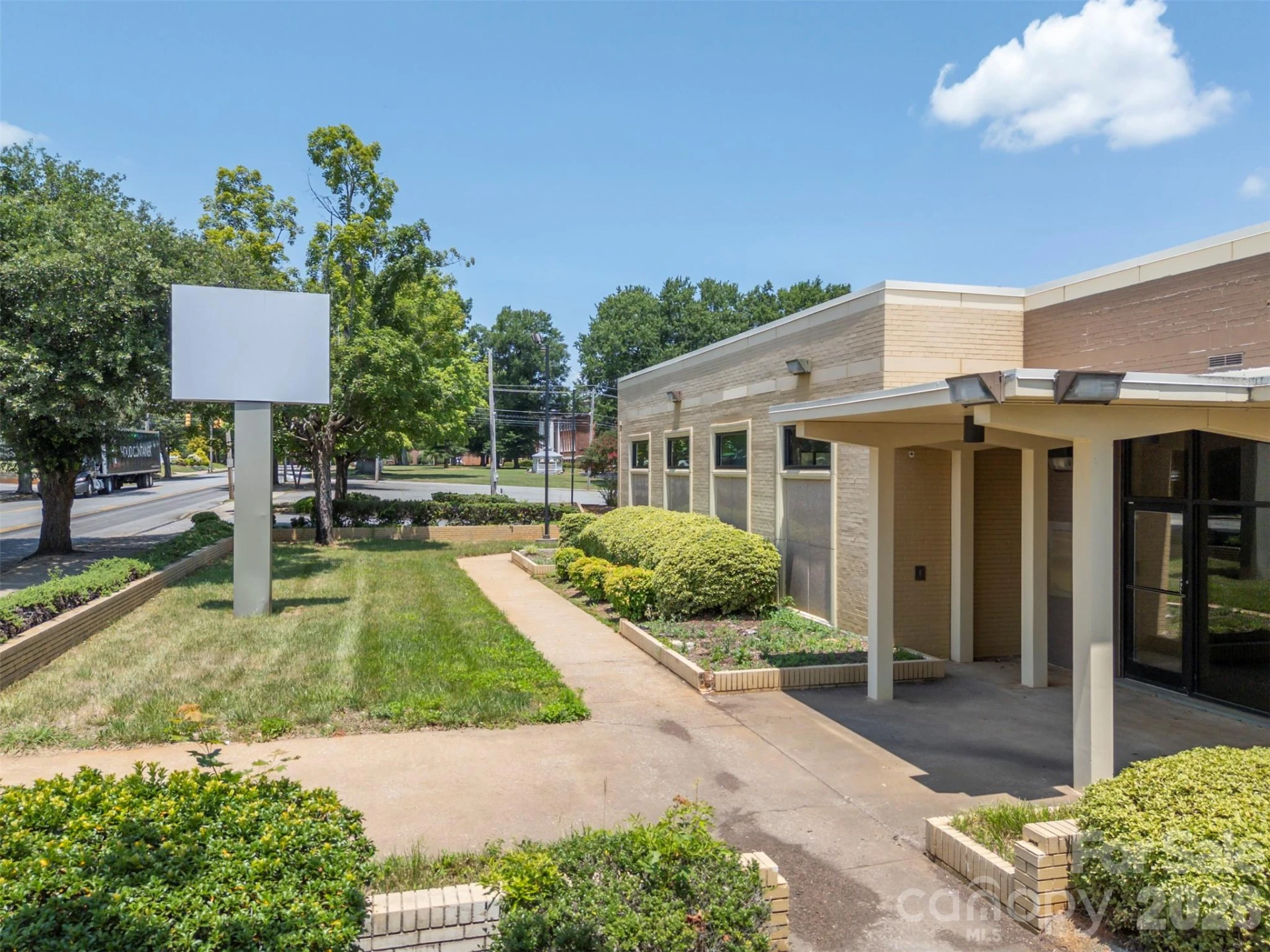 330 W Main Street - Photo 2