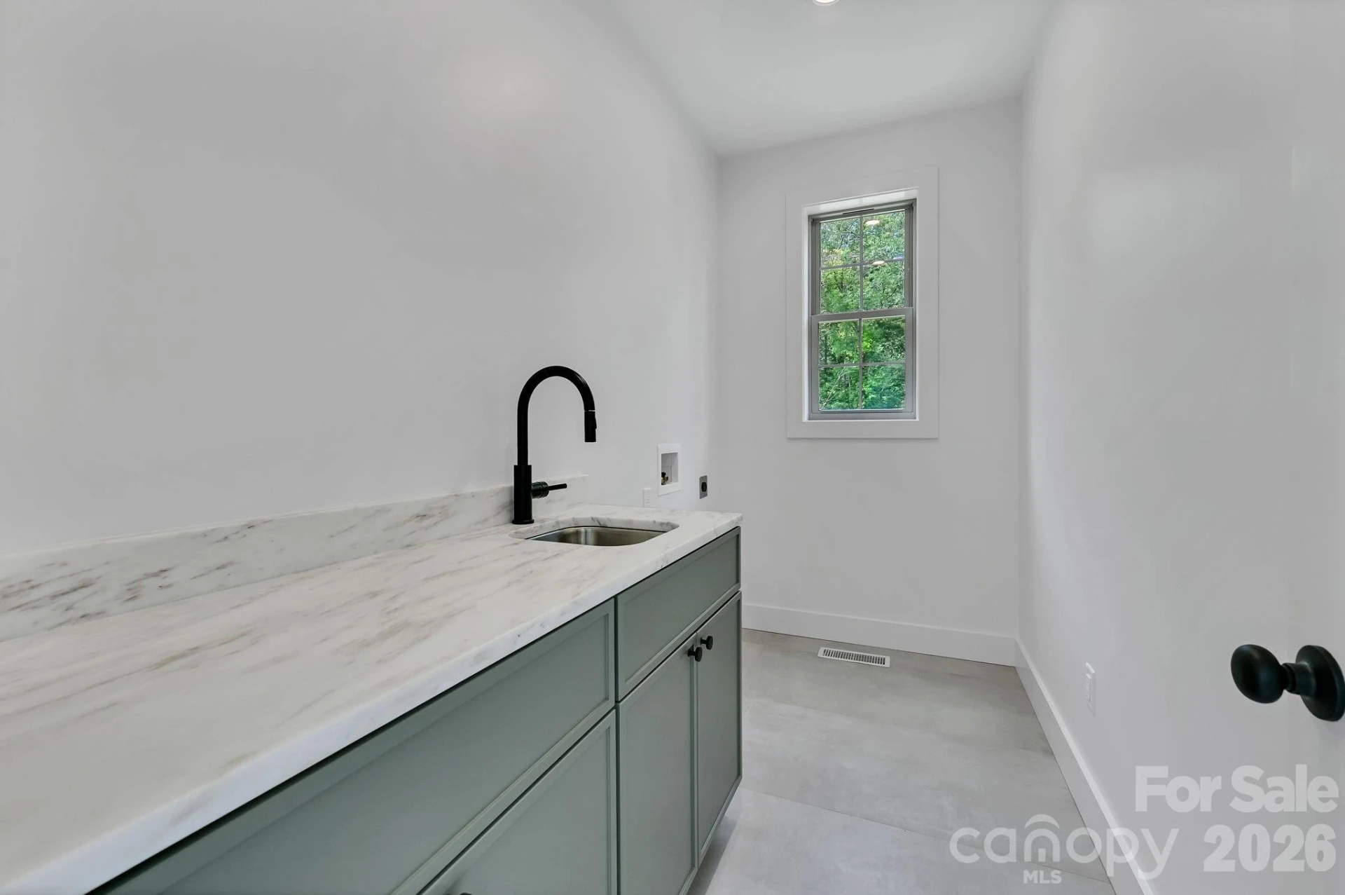 225 Edgewood Road S - Photo 10