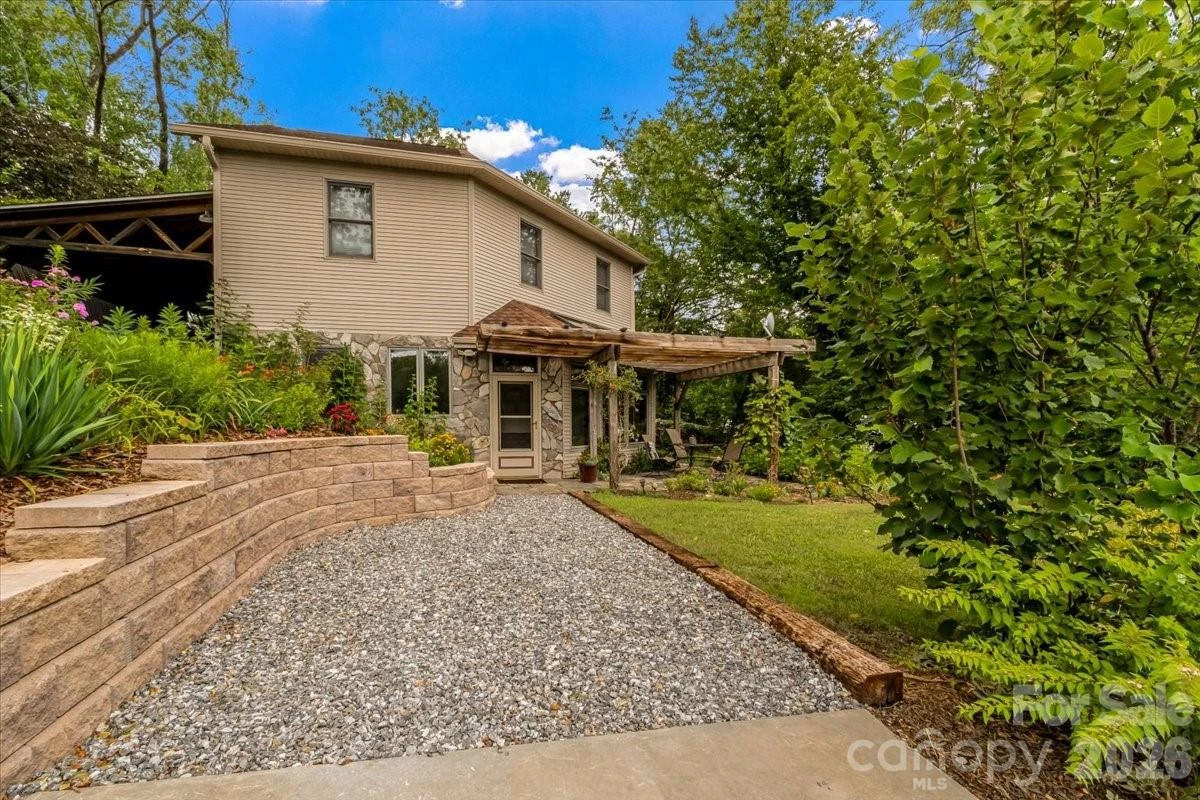 96 Woodrow Avenue - Photo 2