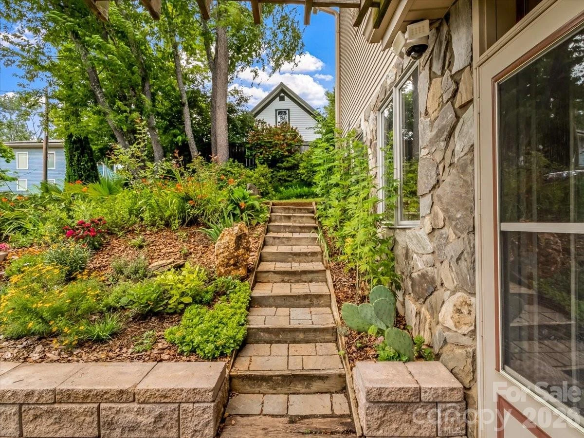 96 Woodrow Avenue - Photo 5