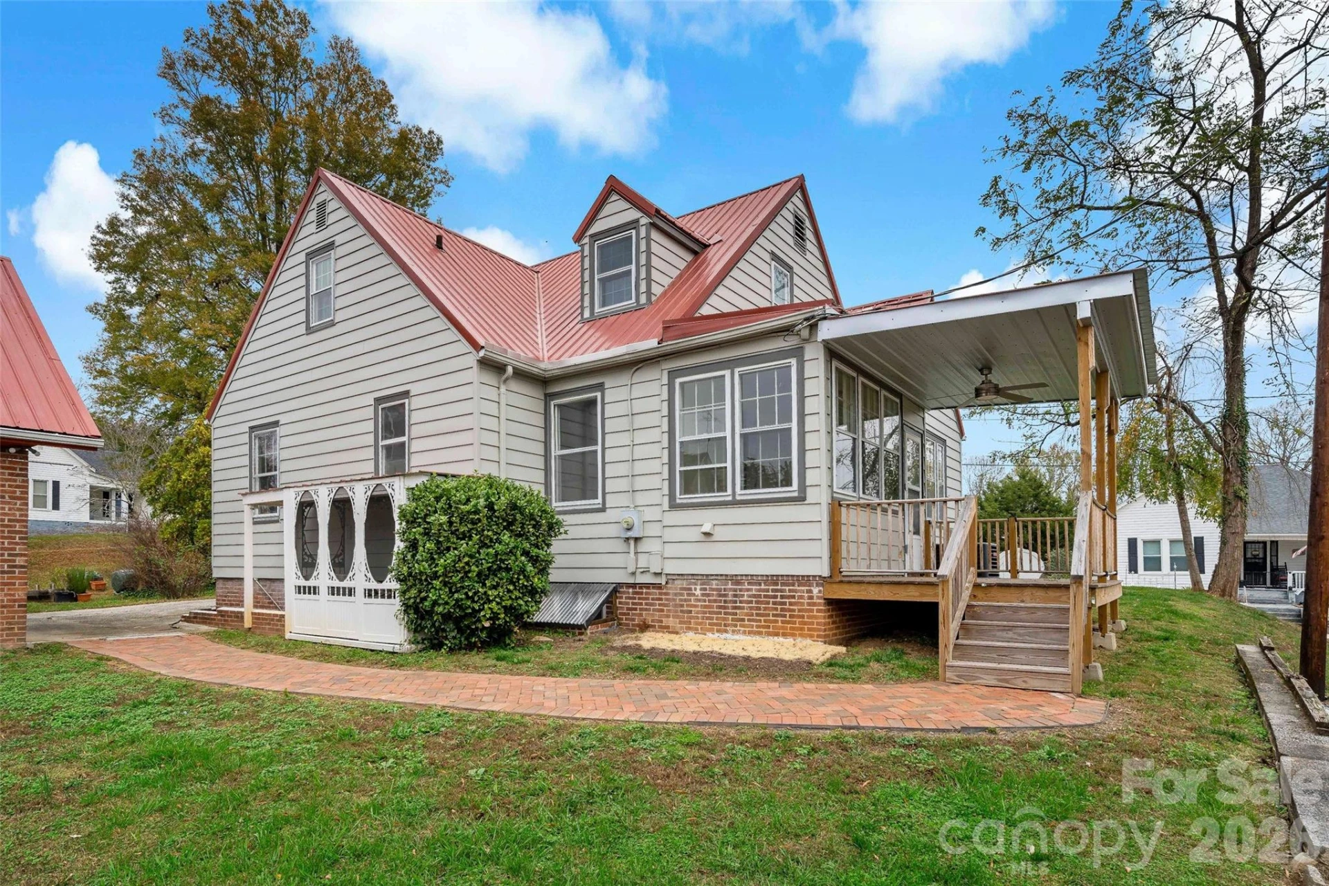 141 N Madison Street - Photo 4