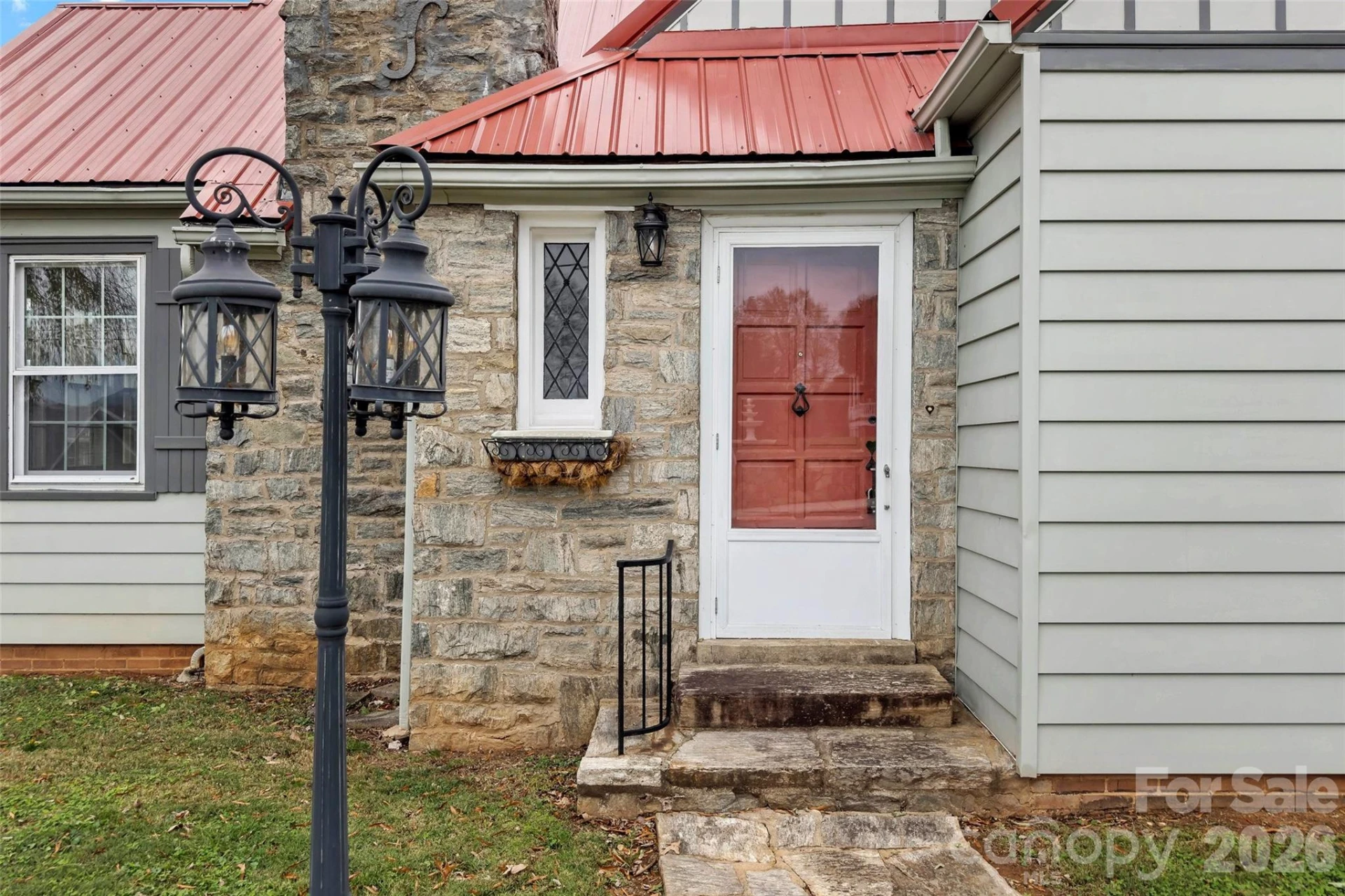 141 N Madison Street - Photo 5