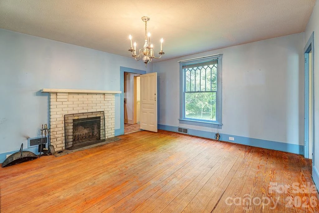 648 Lakeshore Drive - Photo 2