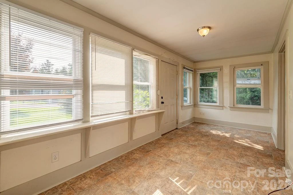 648 Lakeshore Drive - Photo 3