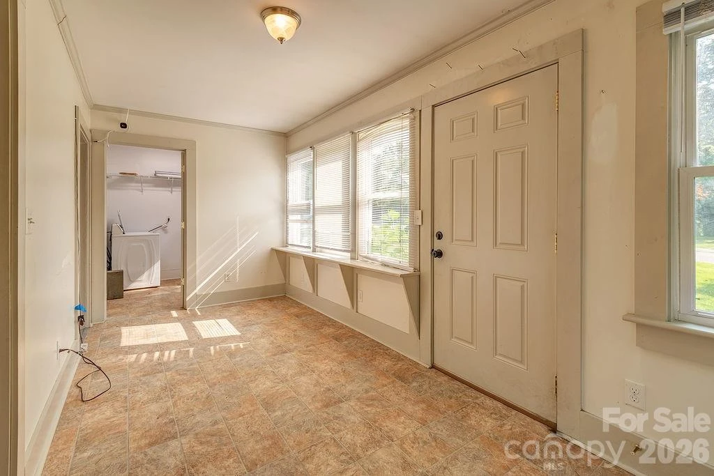 648 Lakeshore Drive - Photo 8