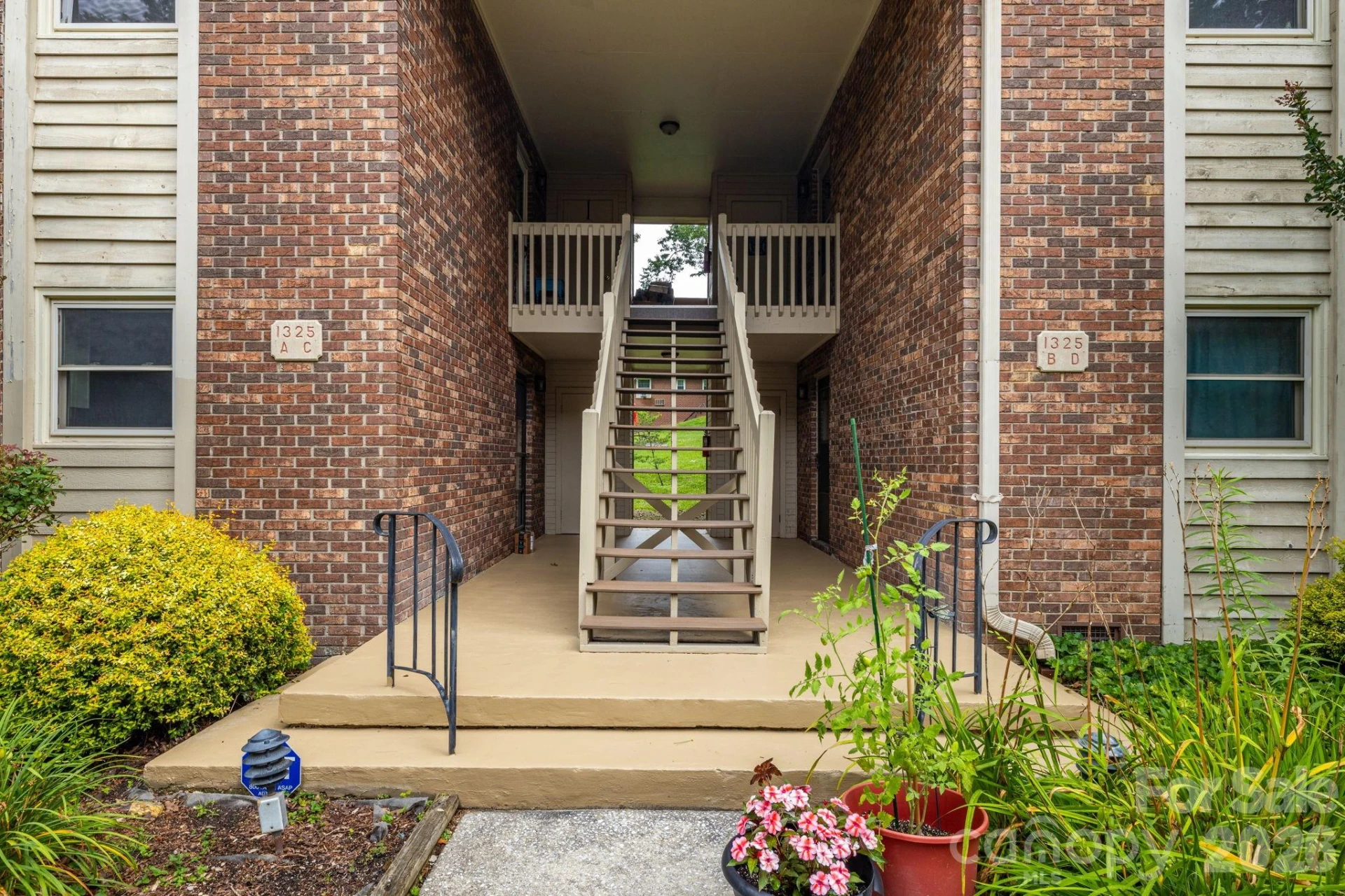 1325 4th Avenue W #C - Photo 3